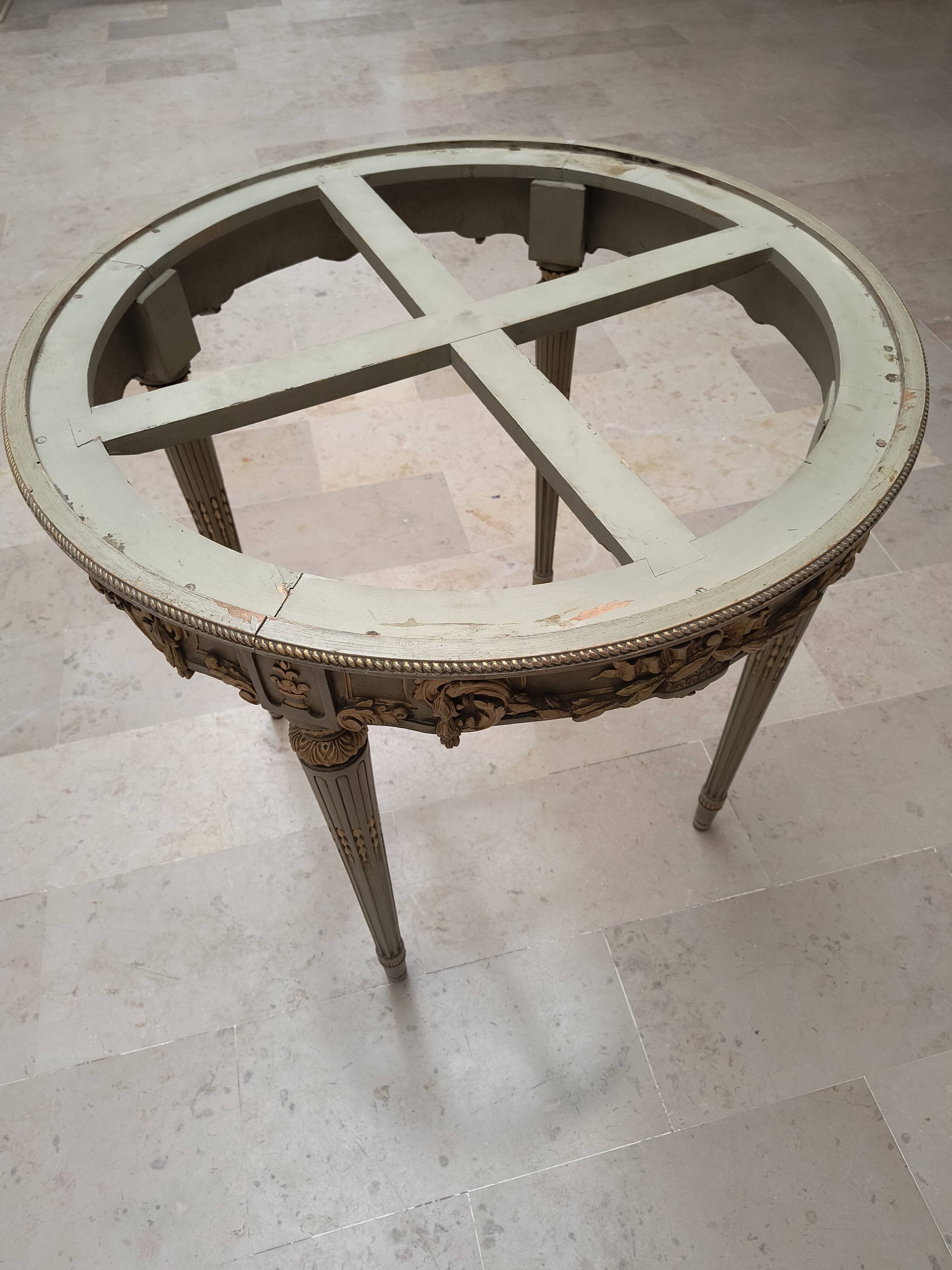 Louis XVI table with carved wood and Carrara marble.