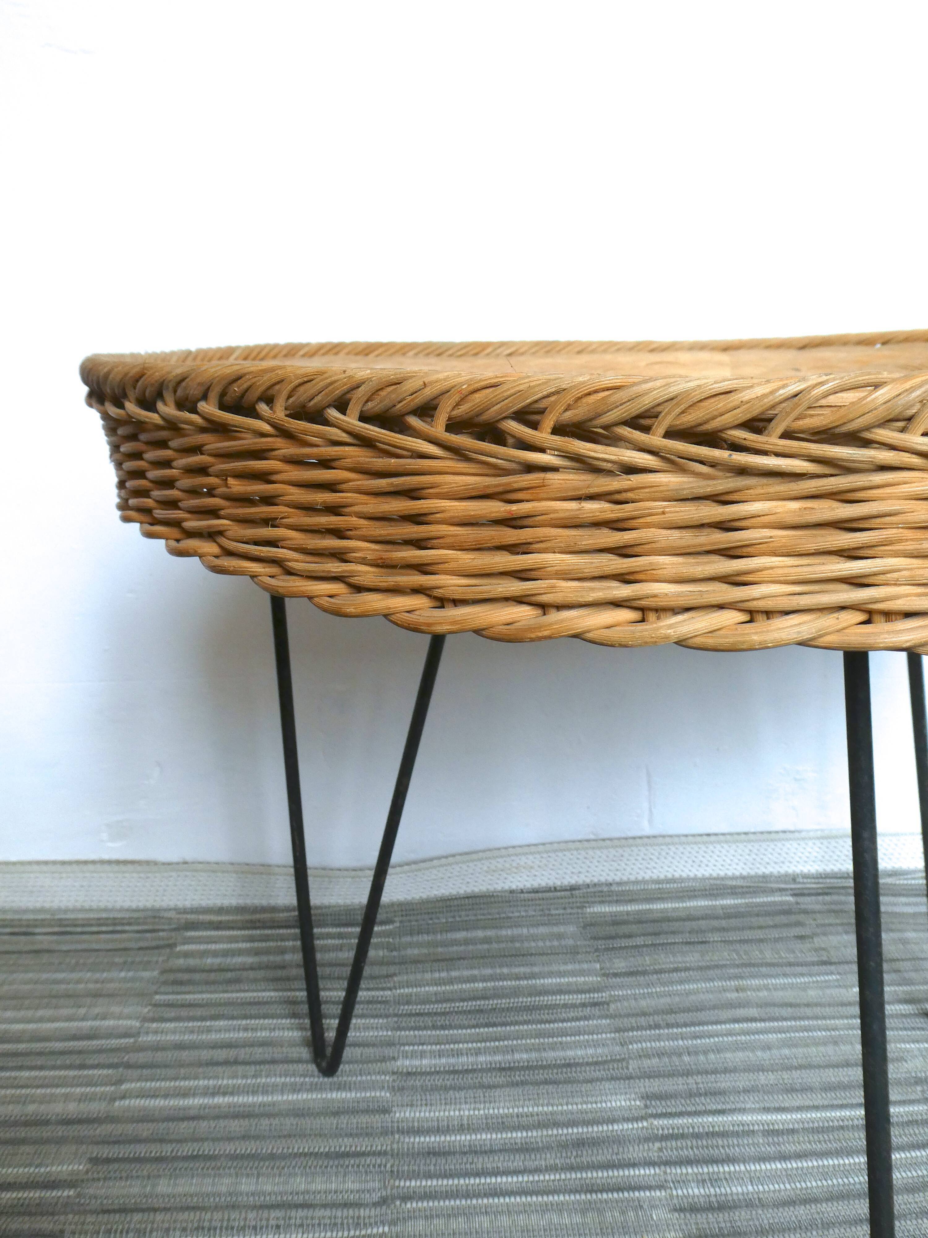 Tripod table, table of 60-70 years