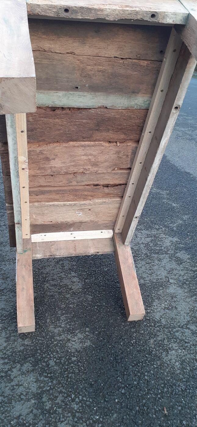 Table basse style brutaliste