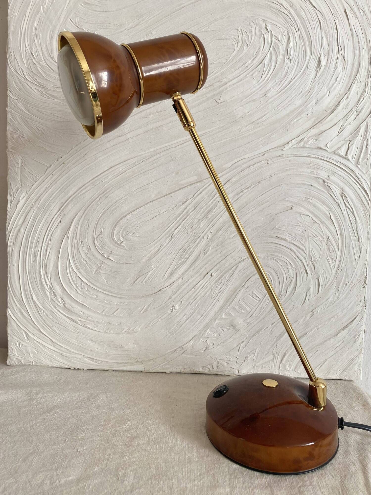 Desk lamp with an elm magnifying glass look from the 1980s.