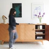 Sideboard with compass feet