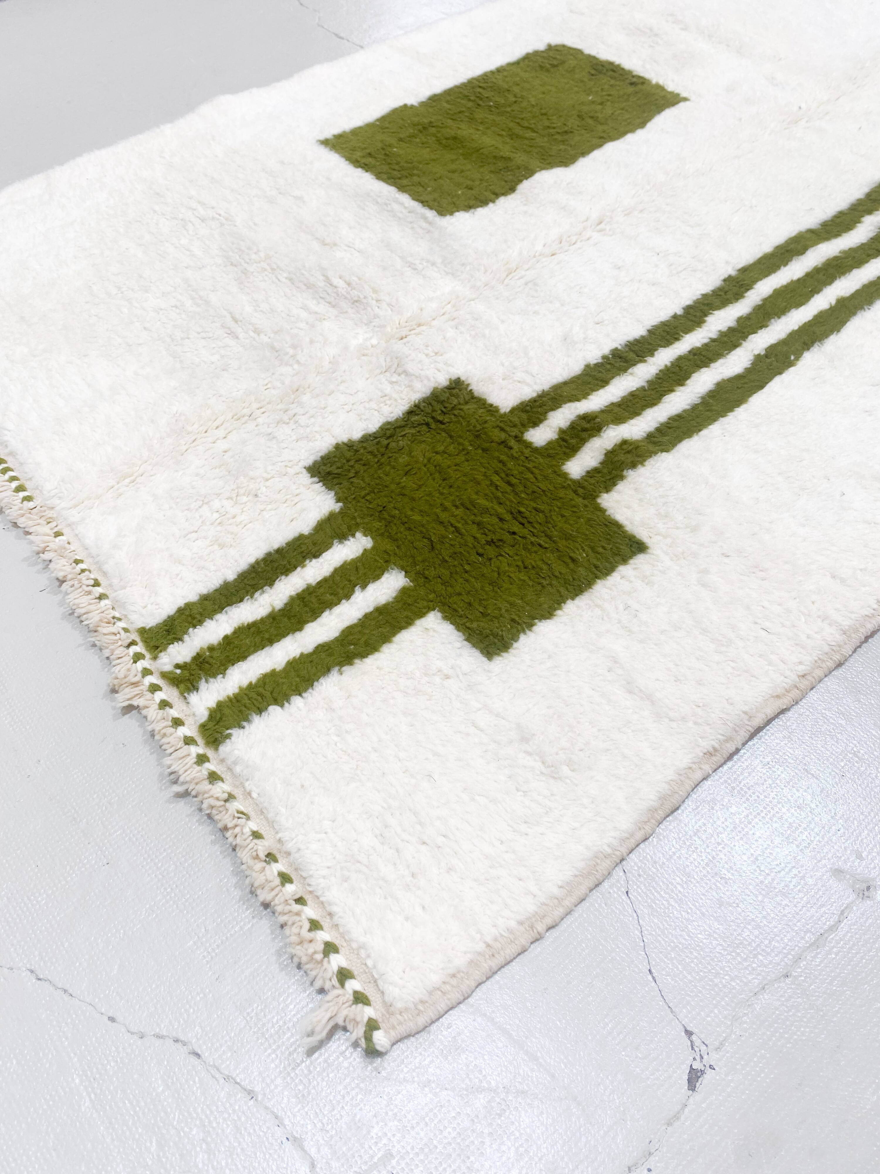 Beni Ouarain Moroccan Berber rug with khaki patterns 2.41x1.68m