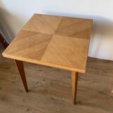 Table depliante carrée, pieds compas
