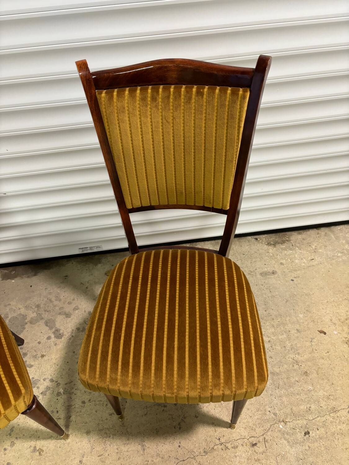 Vintage chair single-piece assembly