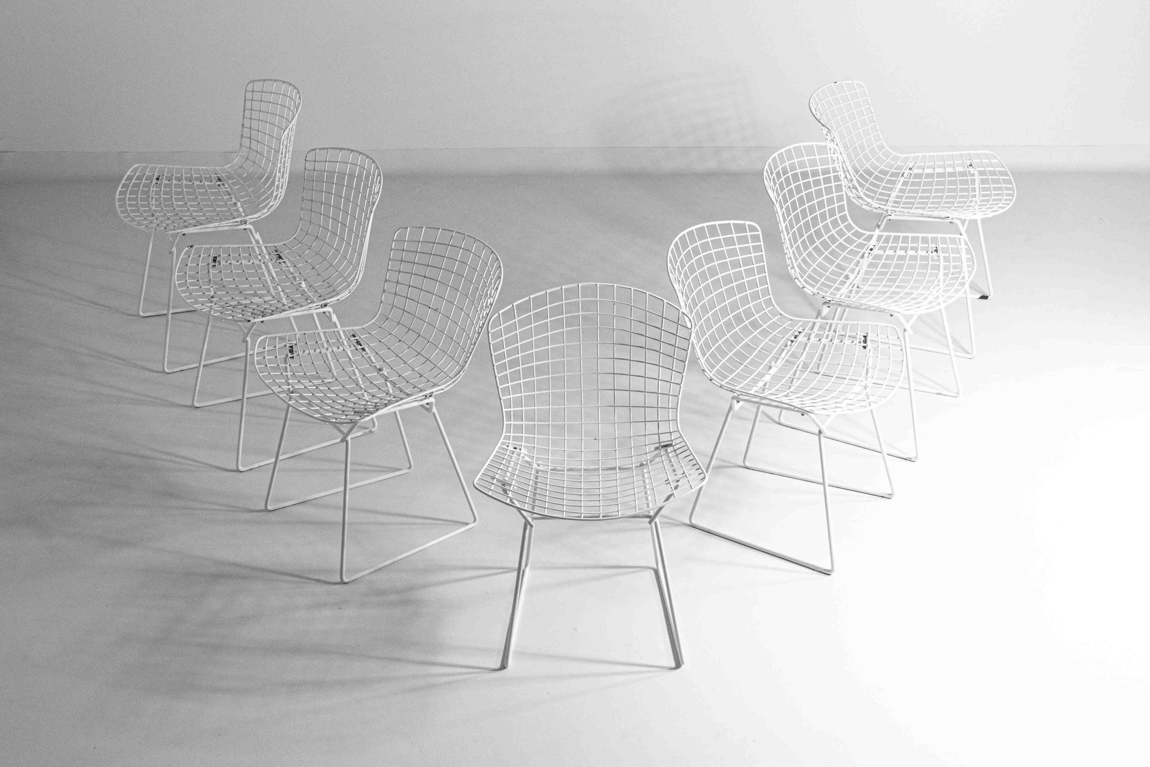 Set of 7 white coated wire chairs by Harry Bertoia for Knoll, 1970s