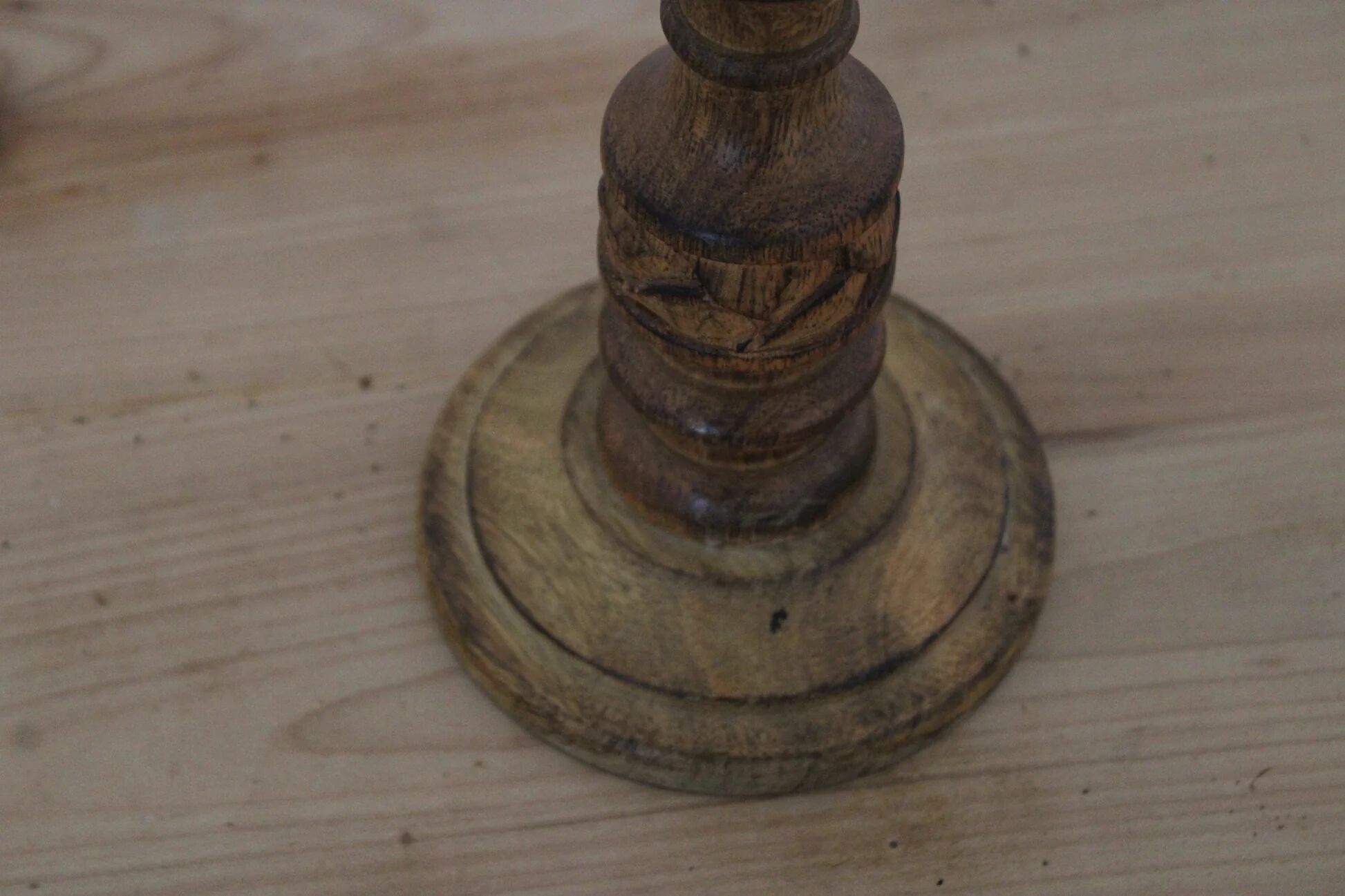 Turned and carved wooden candlestick with foliage decoration – H 20 cm