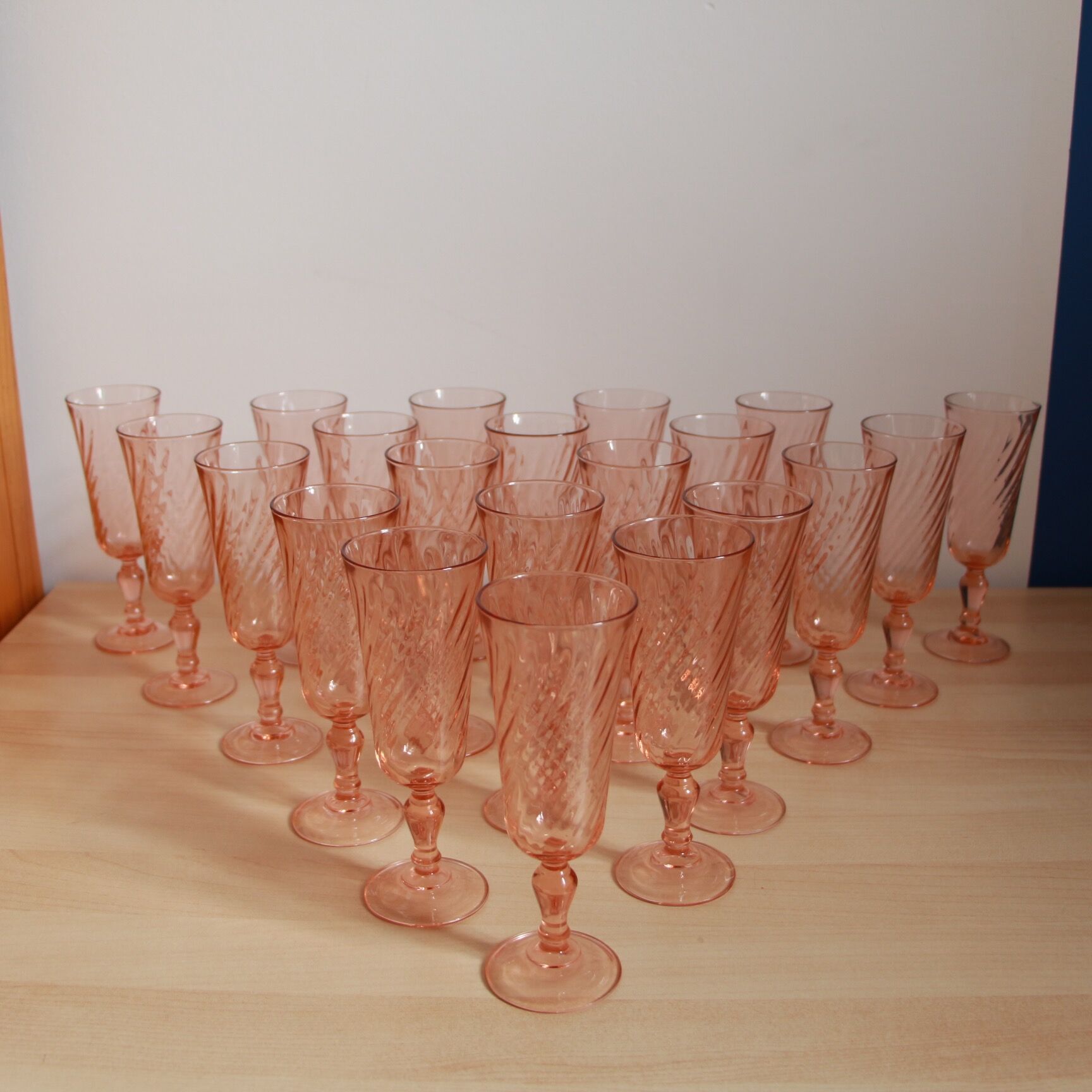 20 pink glass champagne flutes