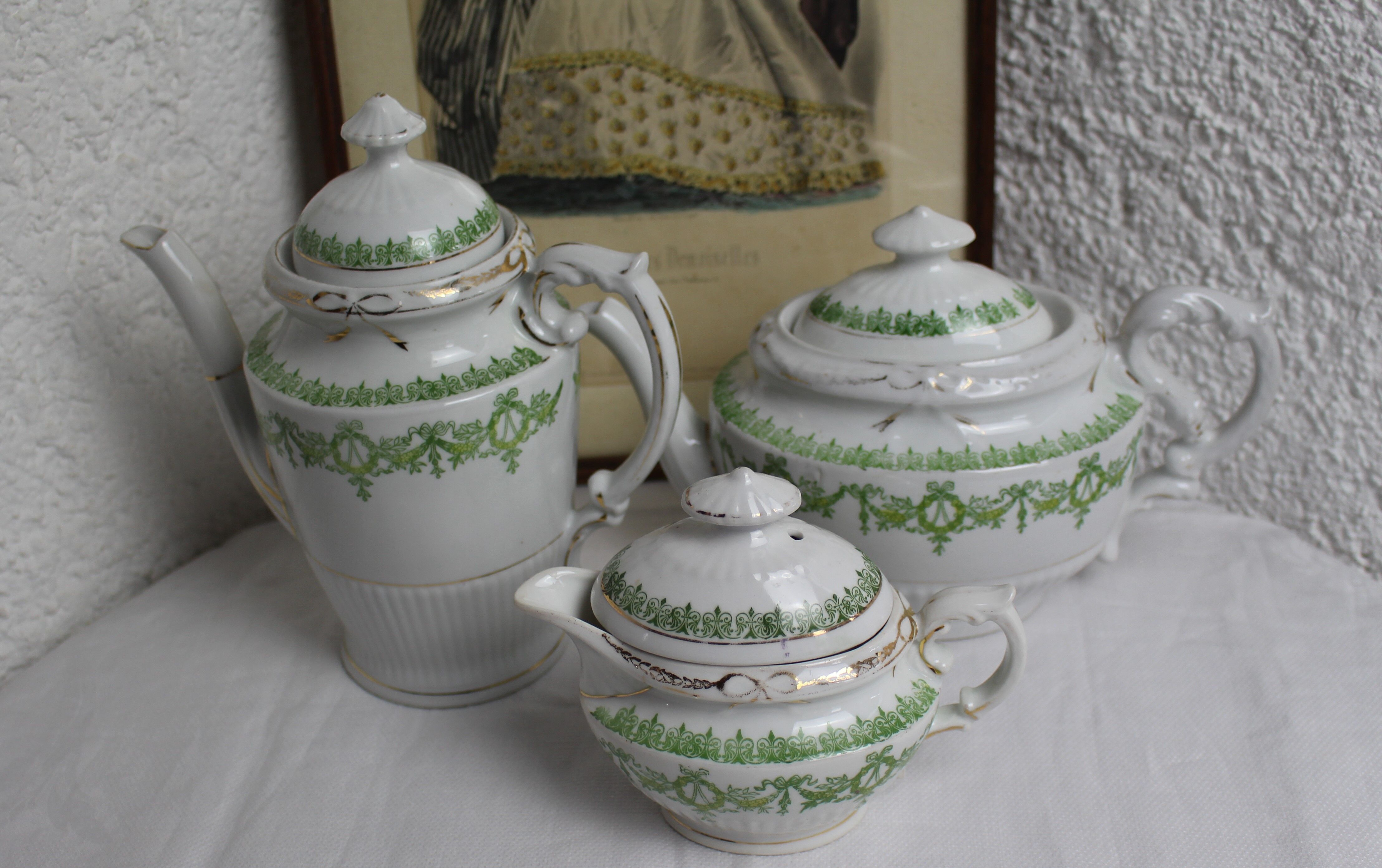 19th century porcelain coffee/teapot service