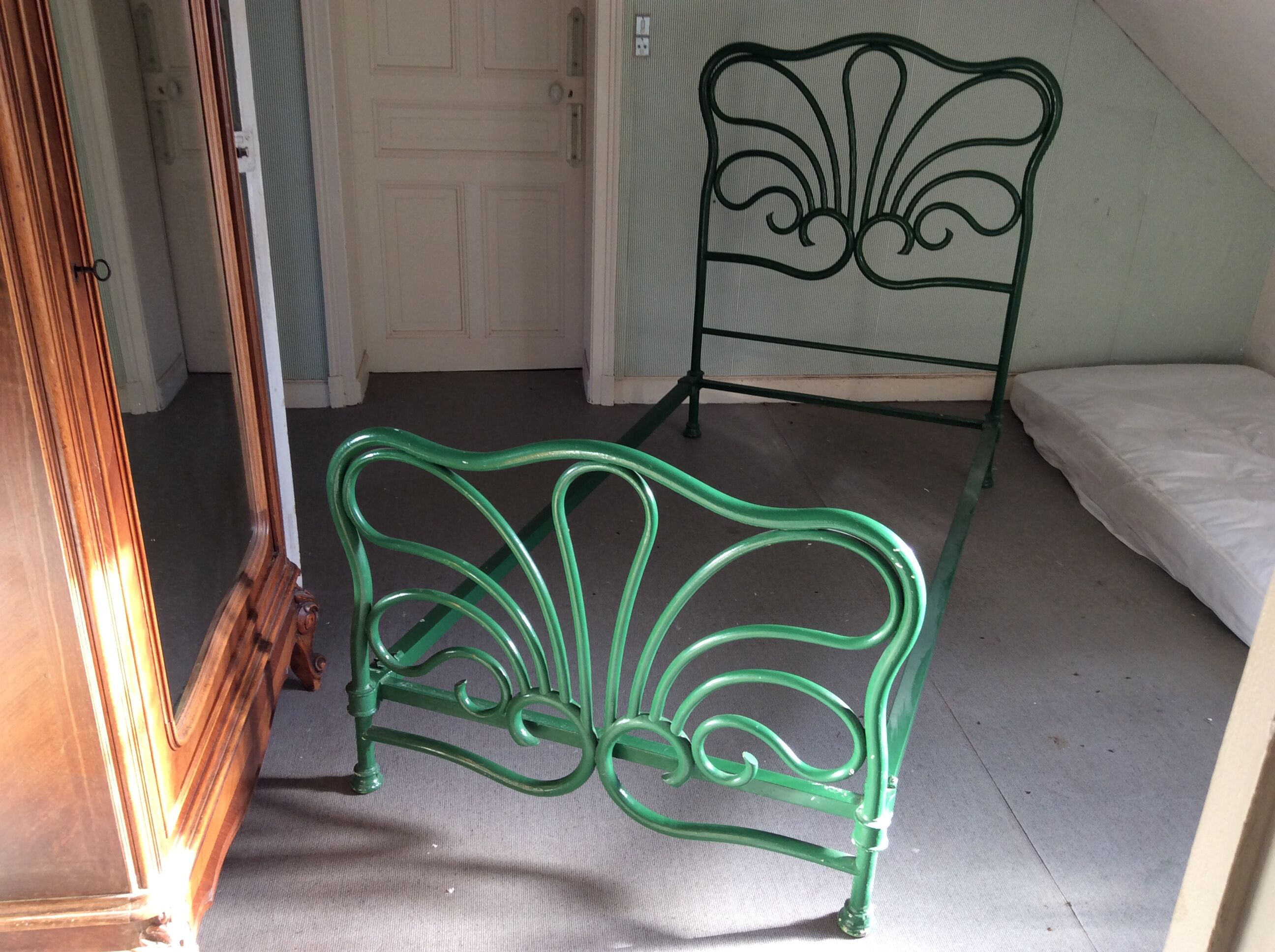 Vintage bed