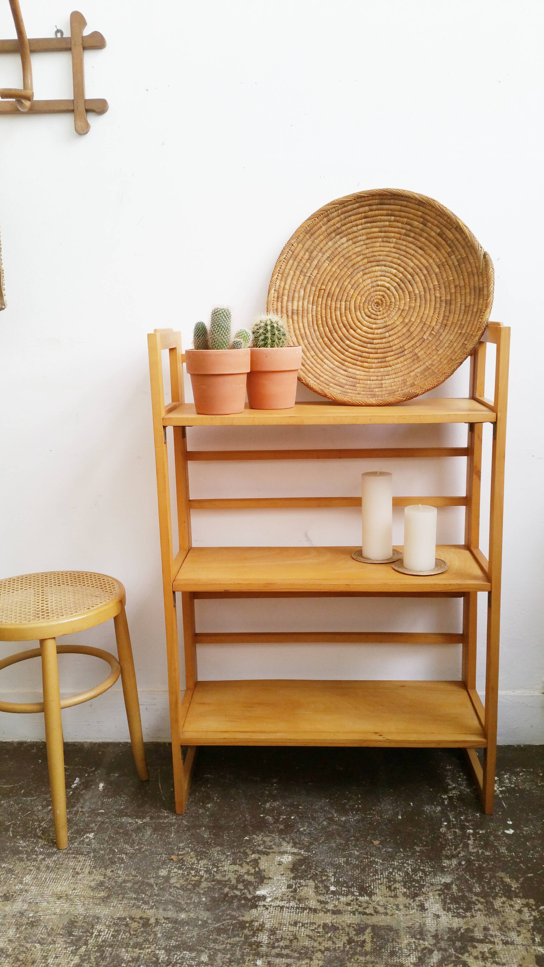 Bookcase vintage library/bookseller complaint