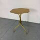 Table d'appoint haute design italien par Emaf Progetti pour Zanotta années 1980.