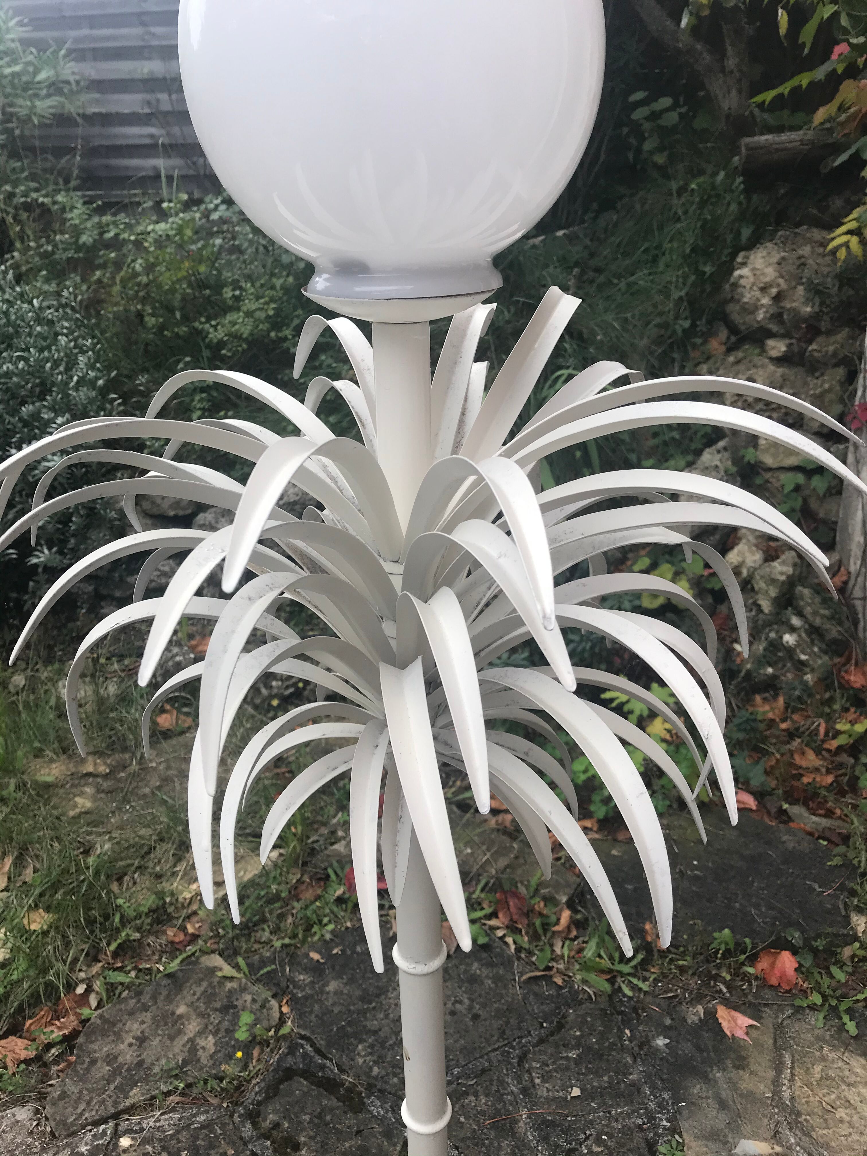Palm lamppost by Sergio Terzani