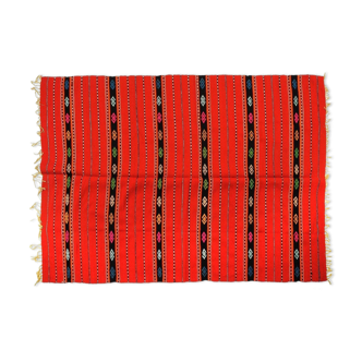 Tapis de laine rustique rouge traditionnel au design stylisé et rayures, authentique tissé à la main en Roumanie 225x145 cm