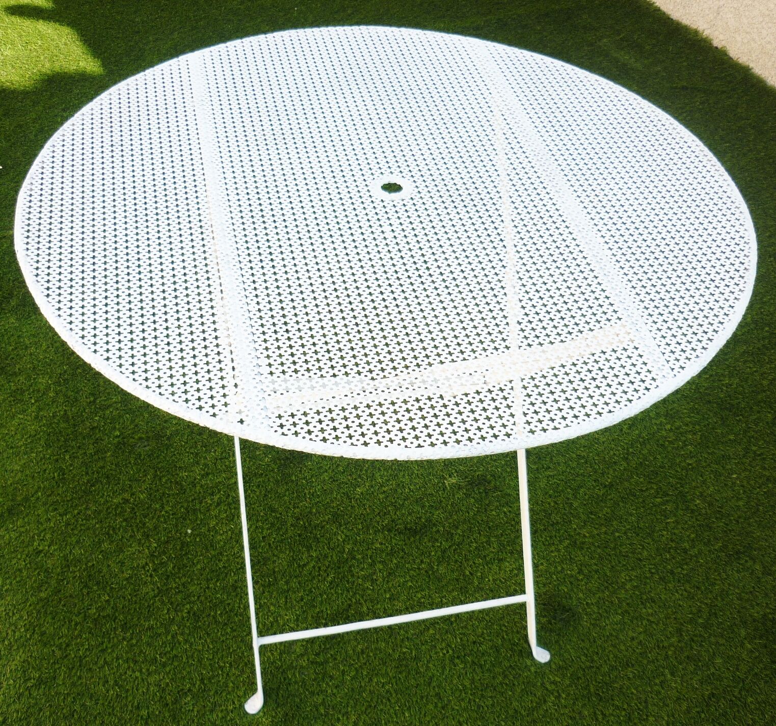 Table de jardin pliante, années 50, métal perforé