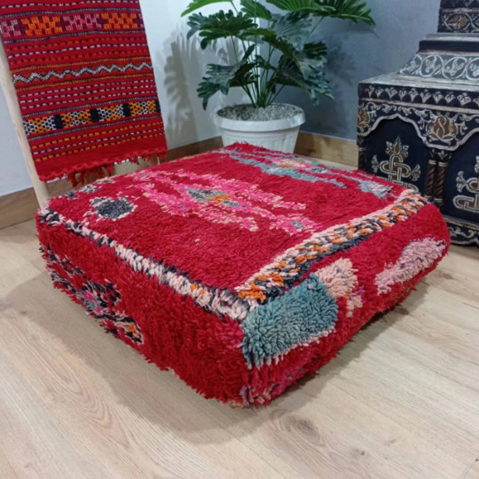 Handmade Berber pouf in wool 60 X 60 X 20 CM