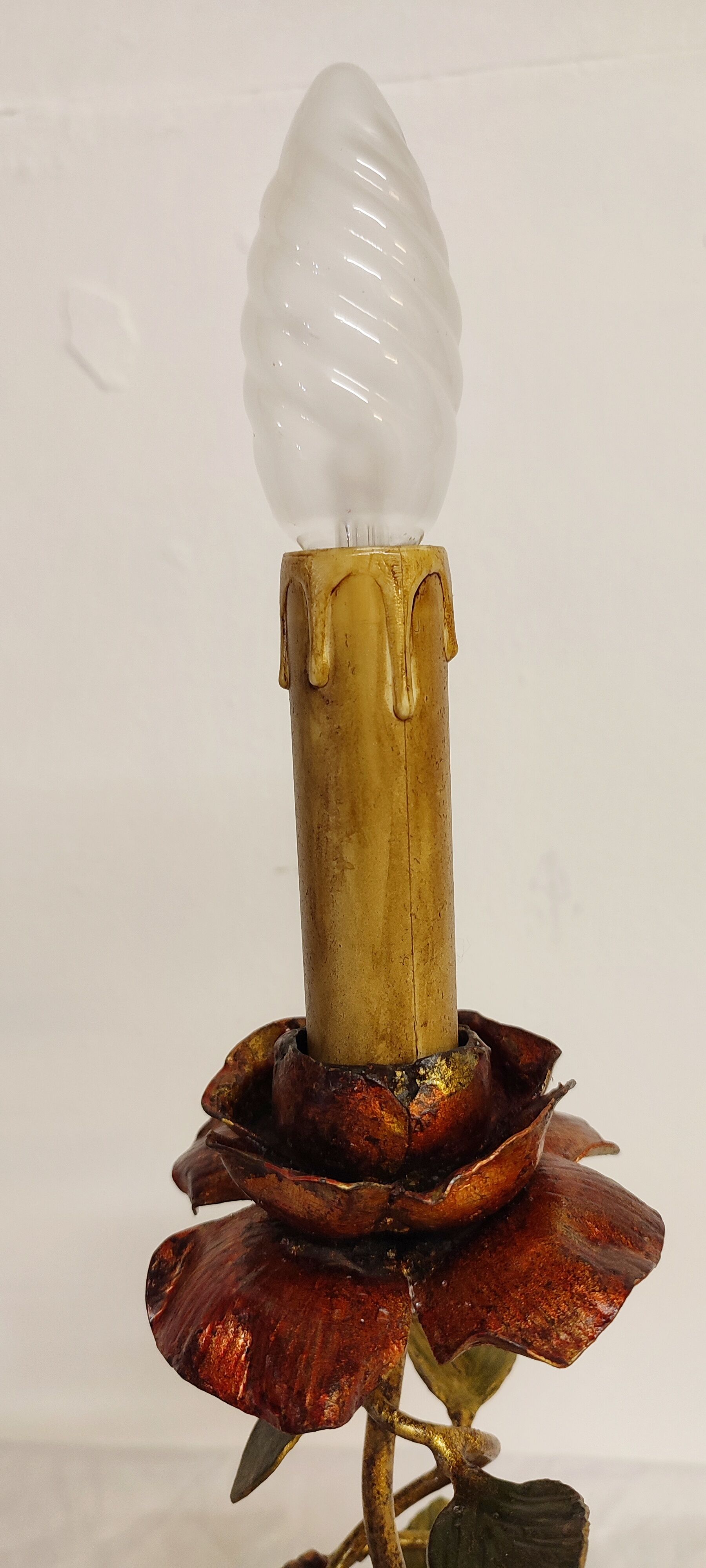 Wrought iron table lamp and gold leaf. France, 1950