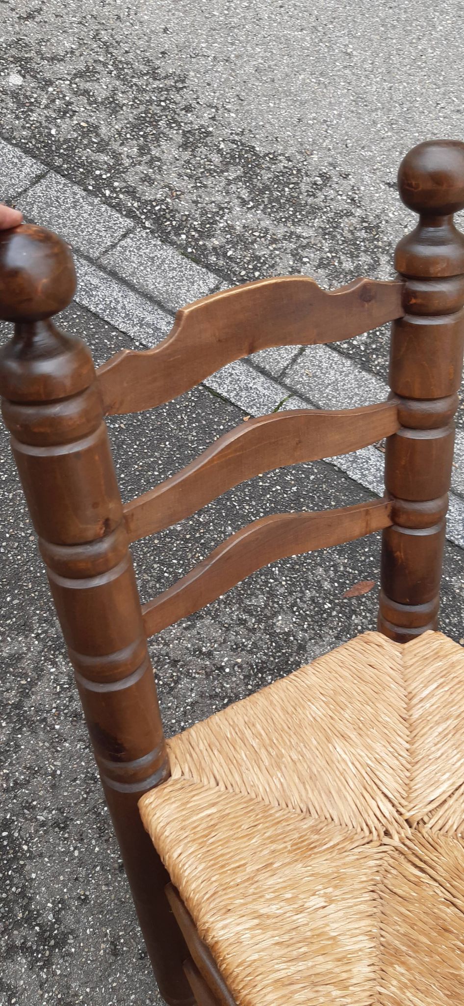 4 chaises brutalistes en bois tourné et paille