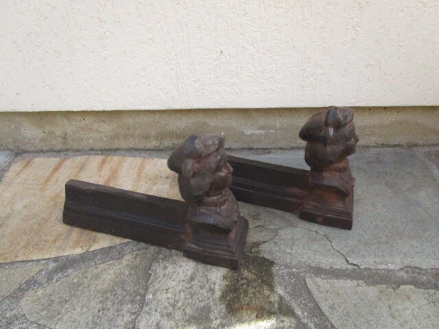 Paire de chenets anciens en fonte
