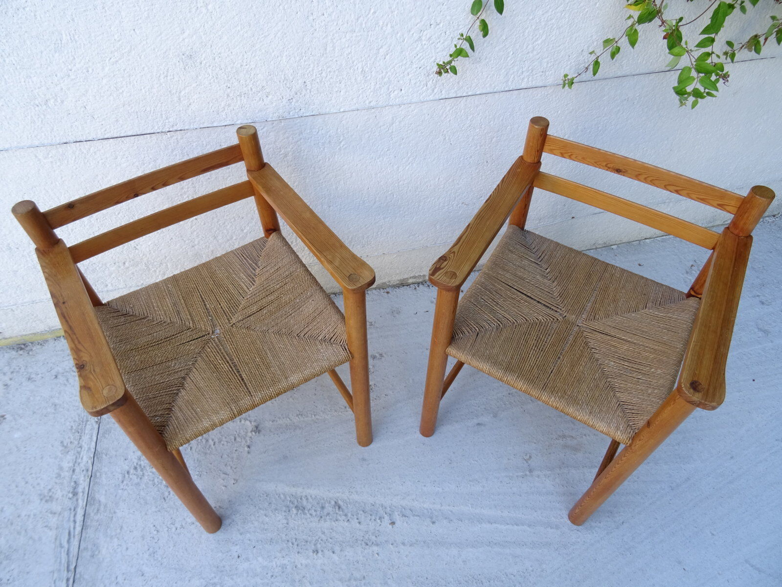 Pair of mulched chairs