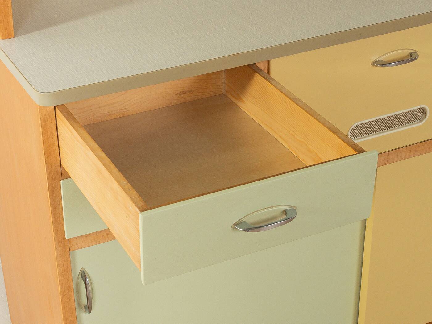 Enchanting two-piece kitchen cabinet from the 1950s in typical pastel colours
