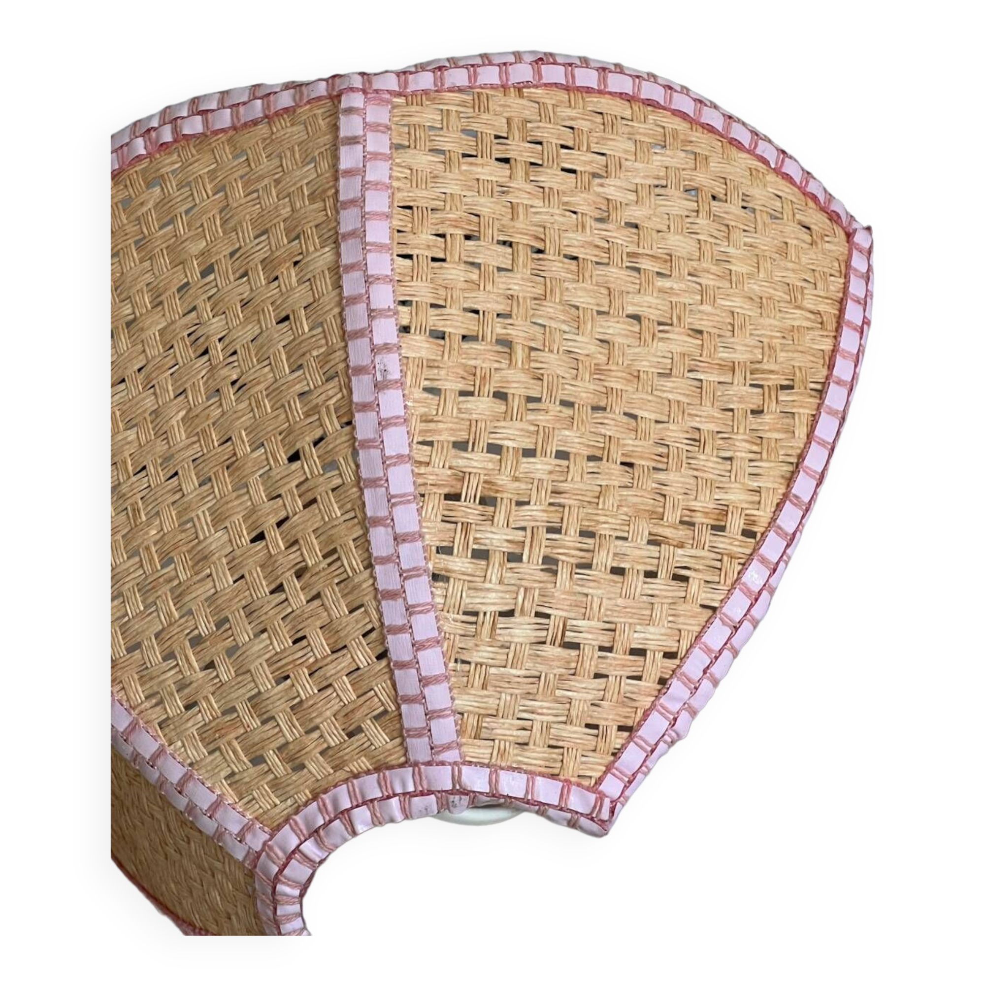 Flower applique in raffia and pink fabrics