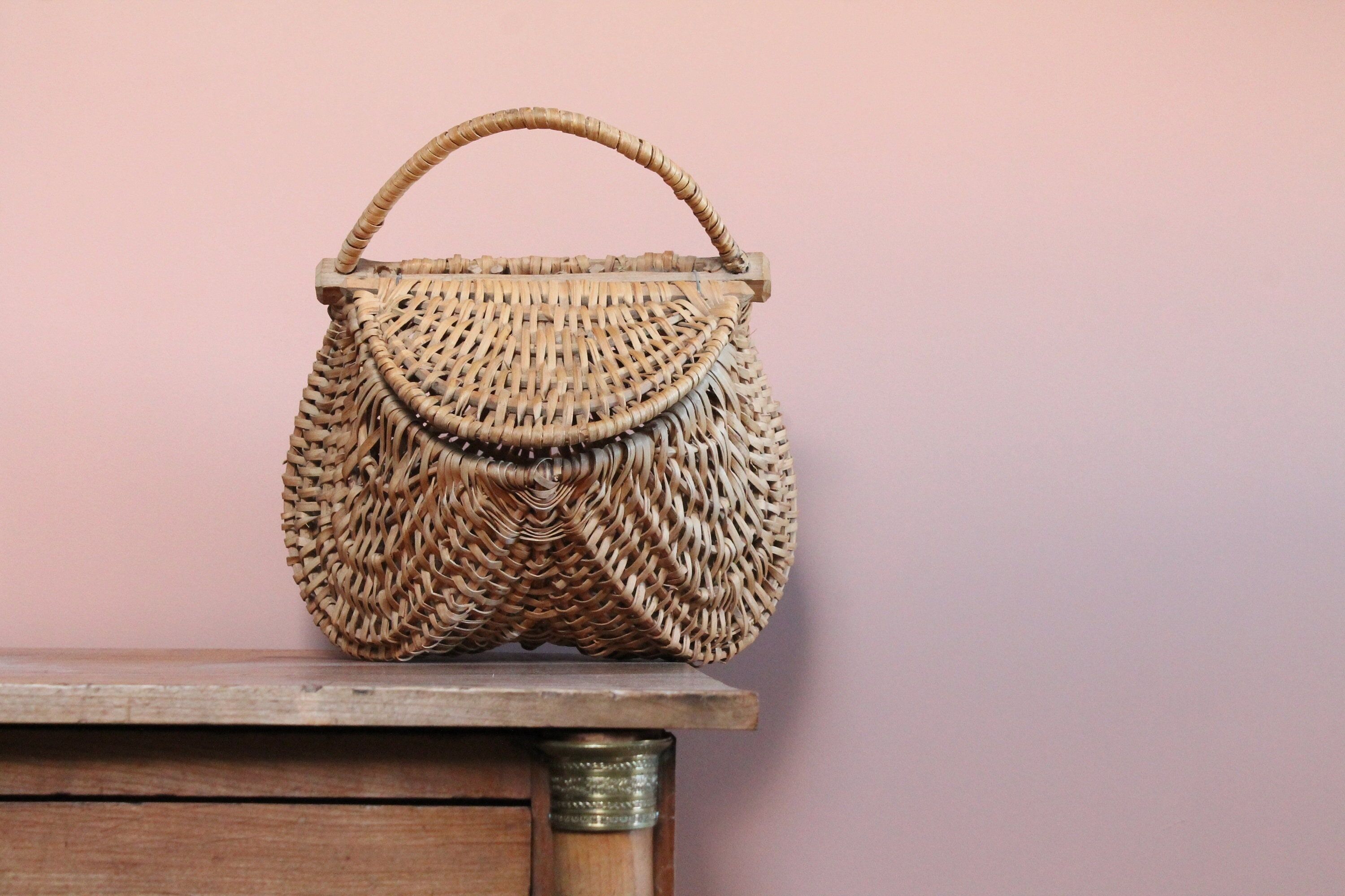 Vintage wicker bag with handle