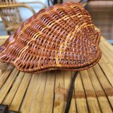 Woven wicker shell lamp
