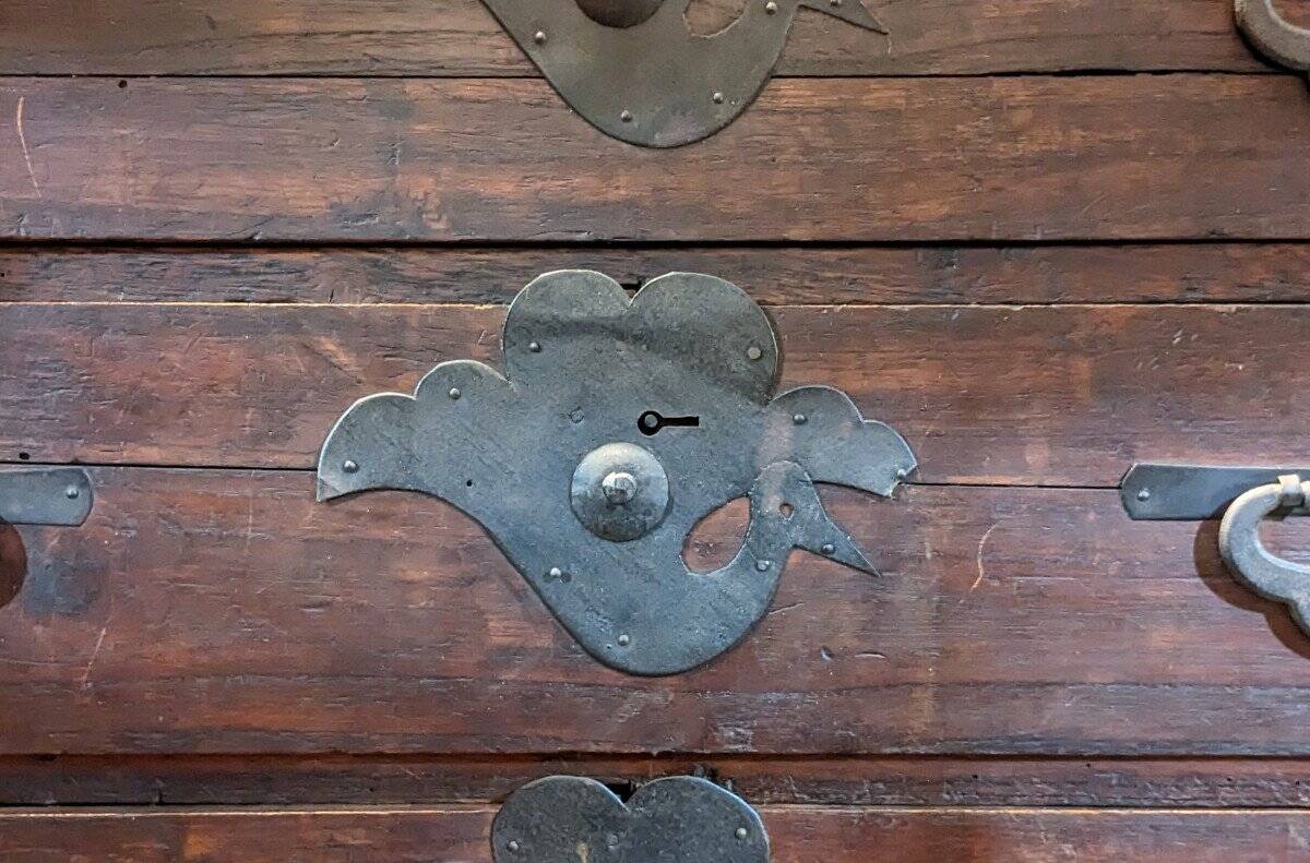 Small low chest of drawers (tansu) Japan, late Edo period circa 1850