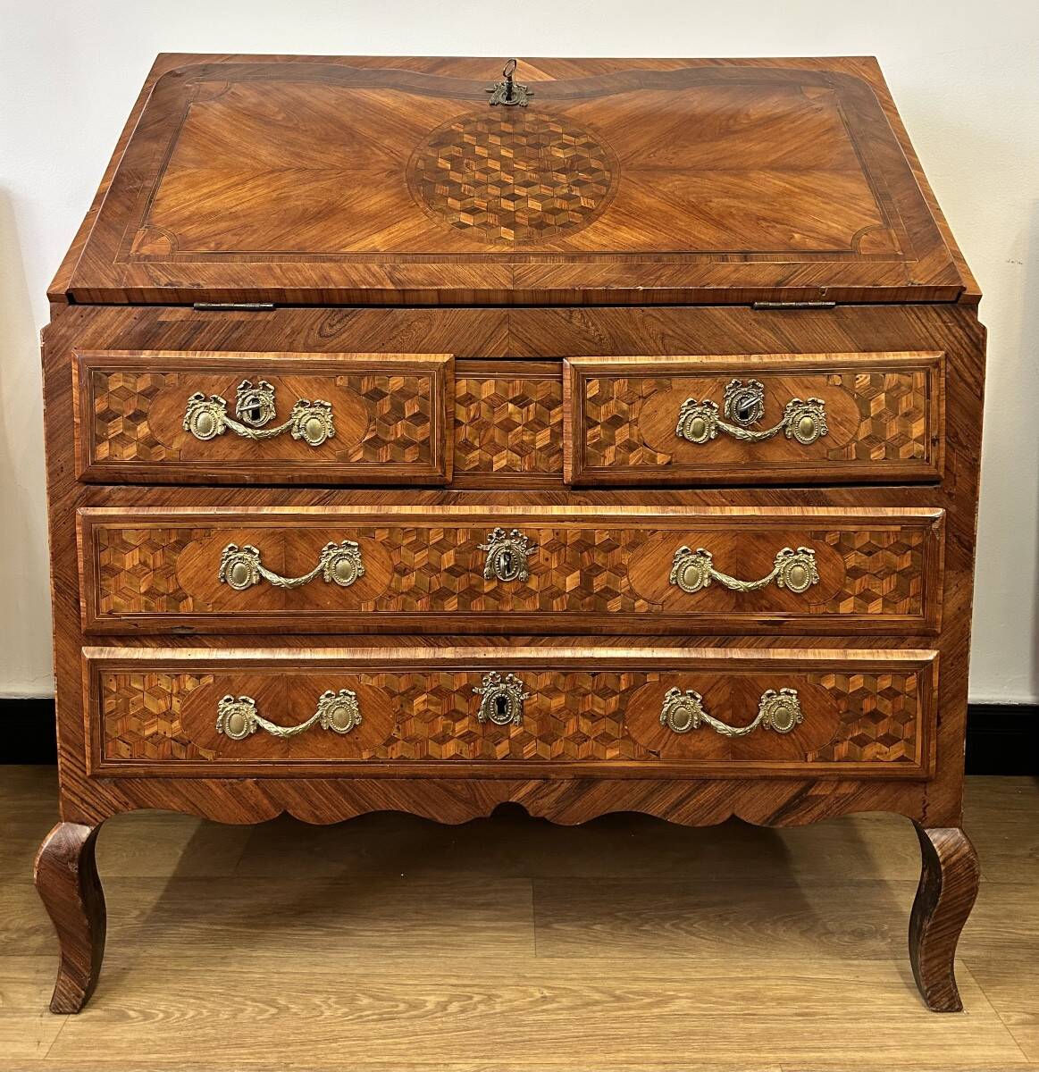 Secretary in rosewood marquetry, transition between Louis XV and Louis XVI.