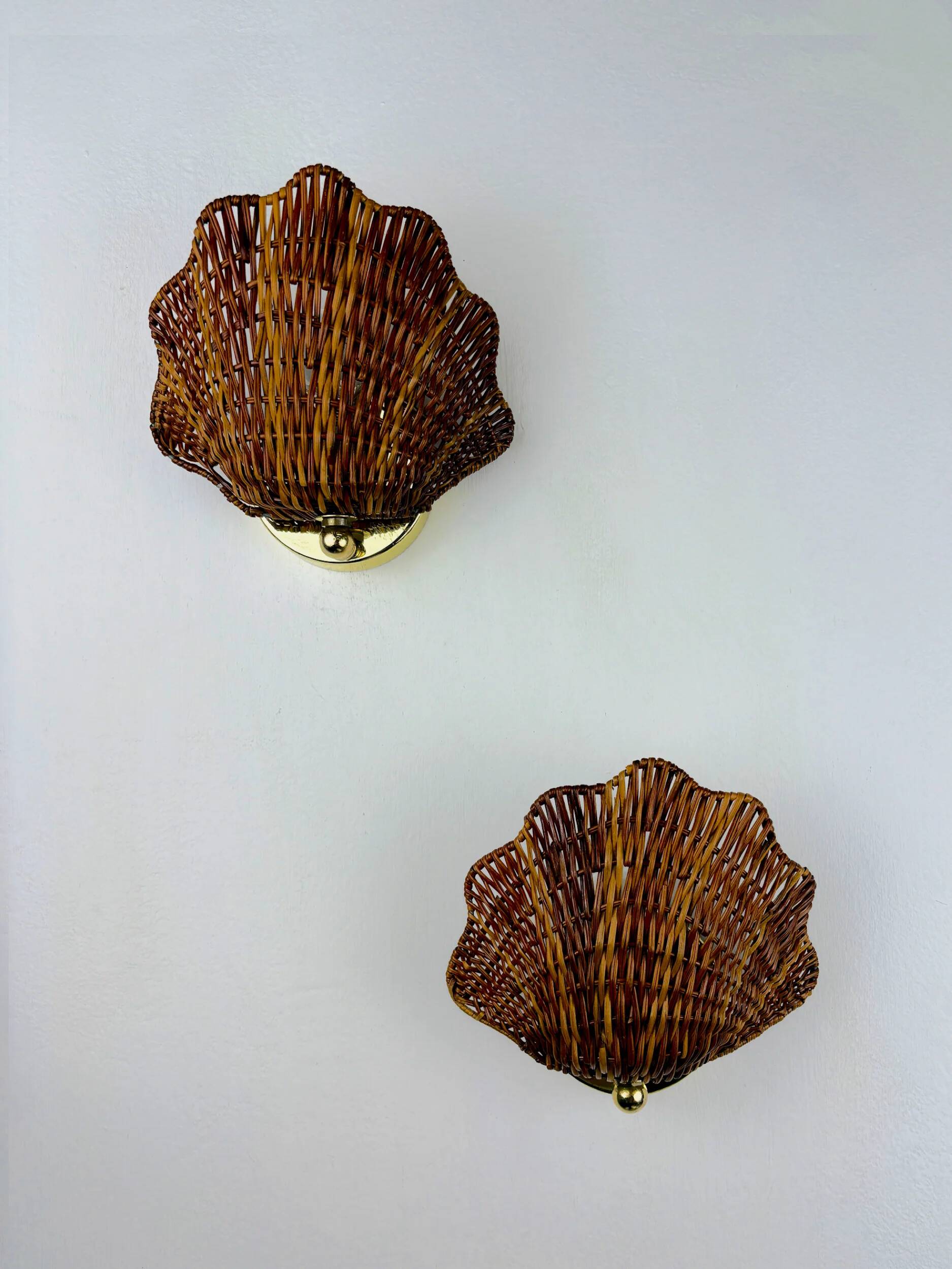Pair of shell-shaped wicker wall sconces – rattan & brass, circa Italy 1970s