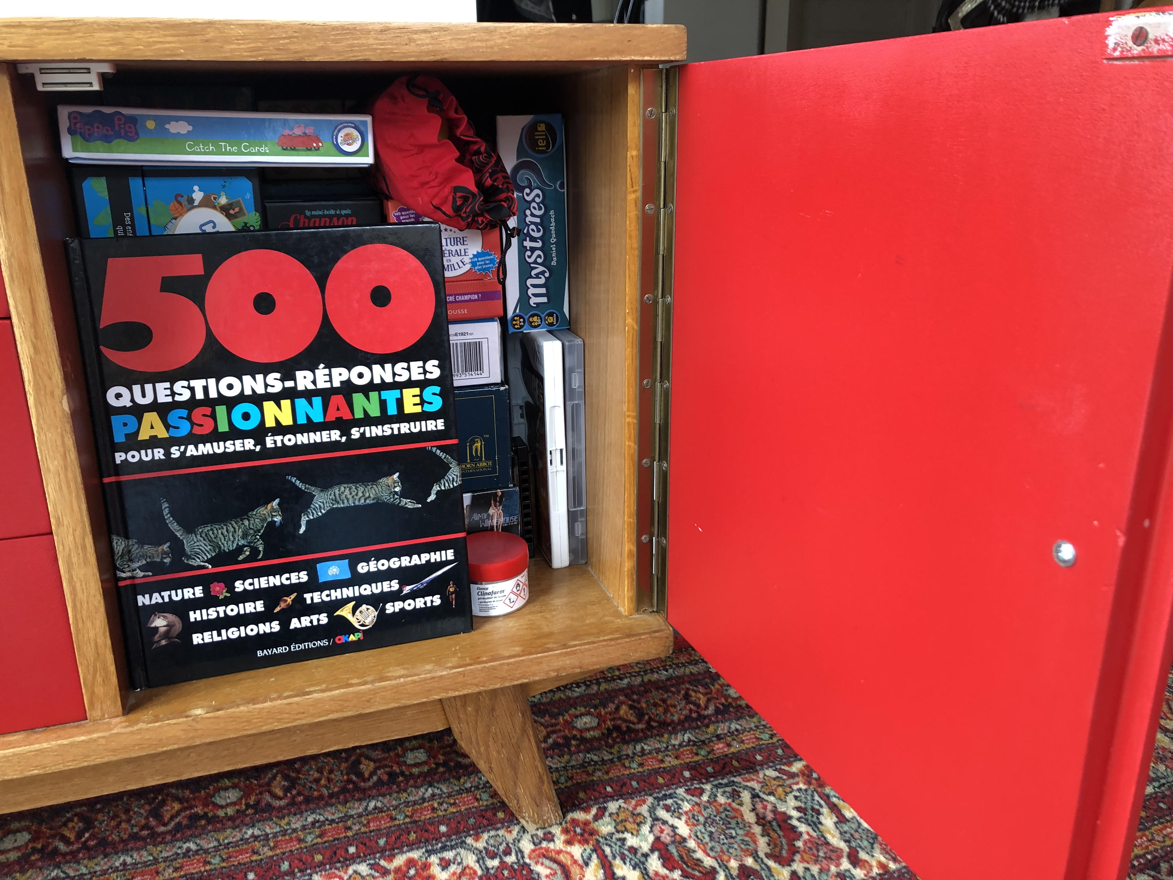 Sideboard massif red 50s compass