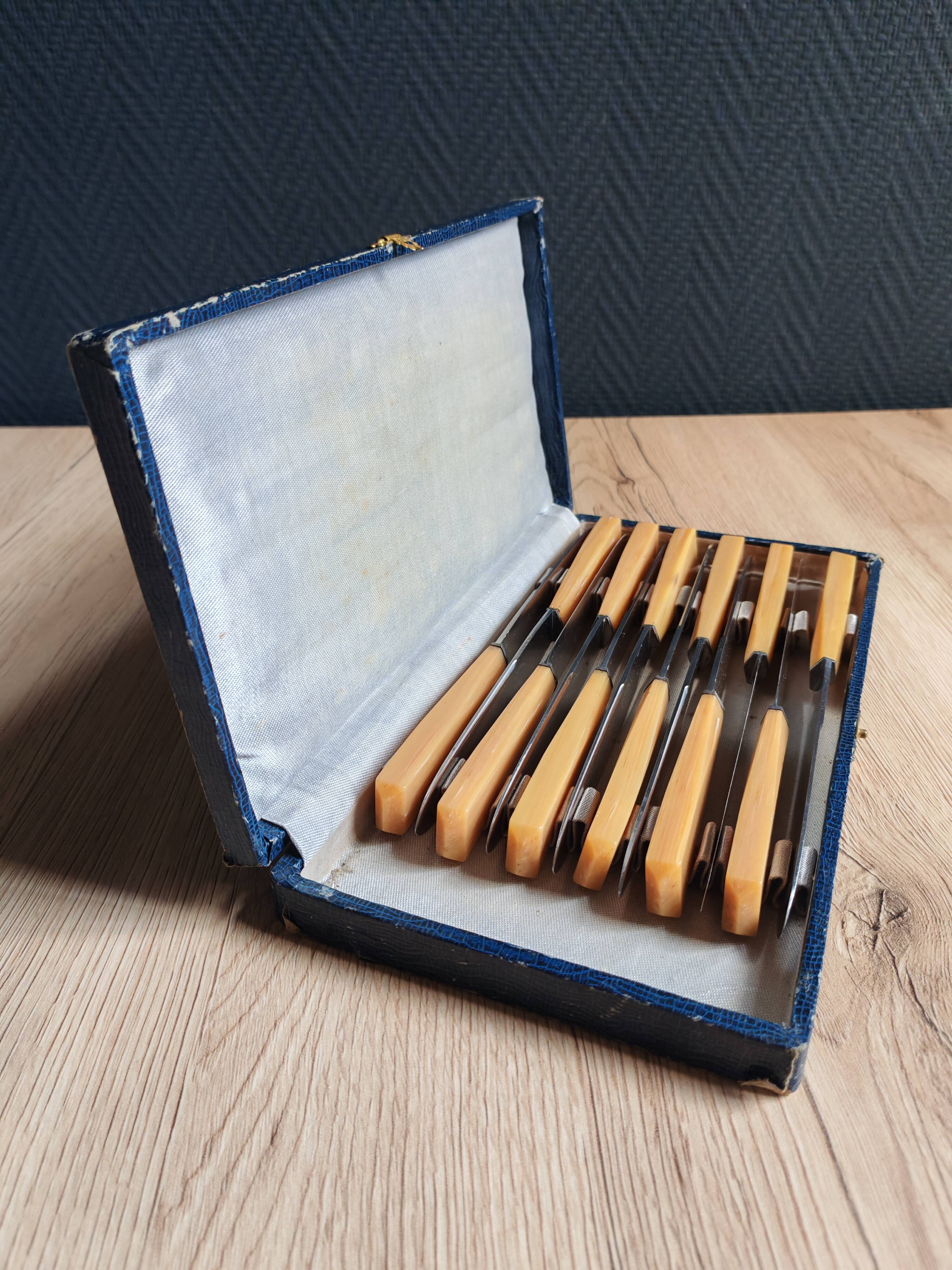 Coffret 12 couteaux de table vintage | Manches bakélite ivoire