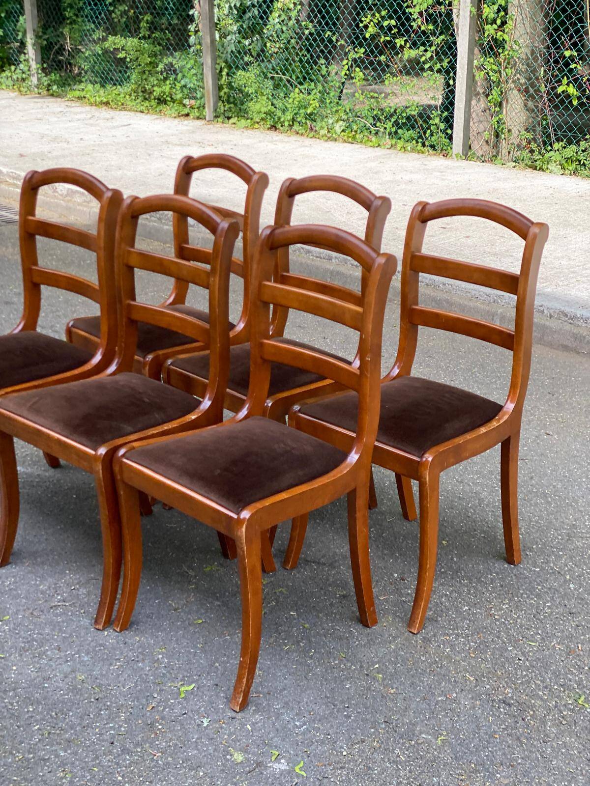 6 Louis Philippe dining chairs in solid wood and brown velvet.