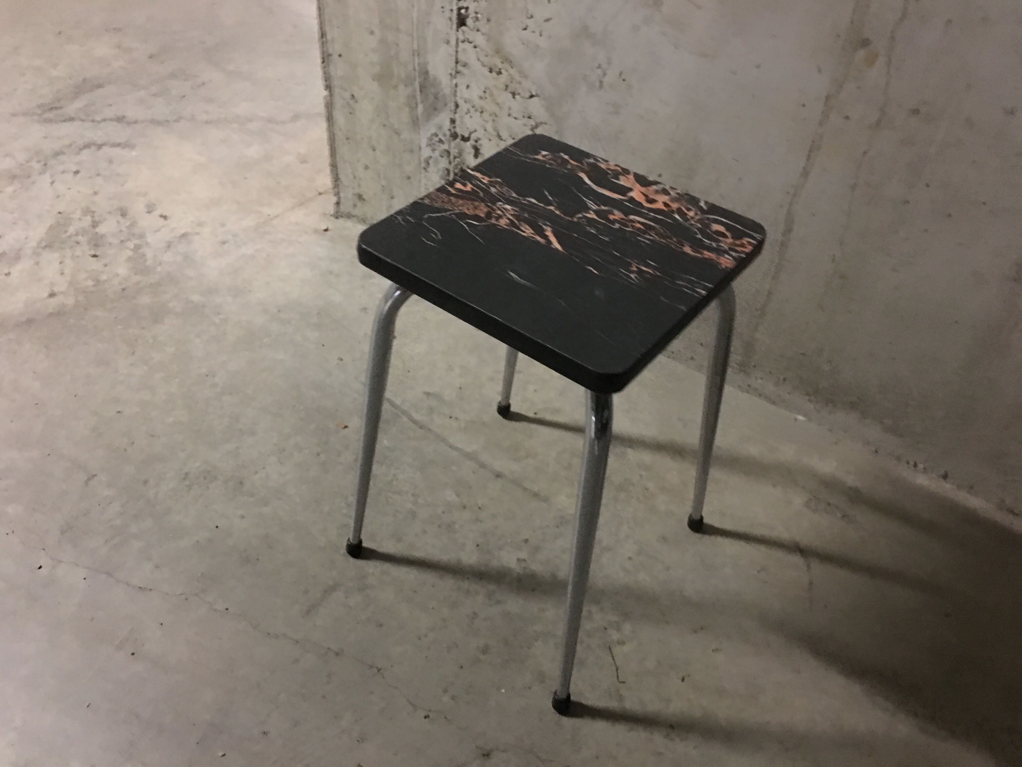 Stool in formica 70