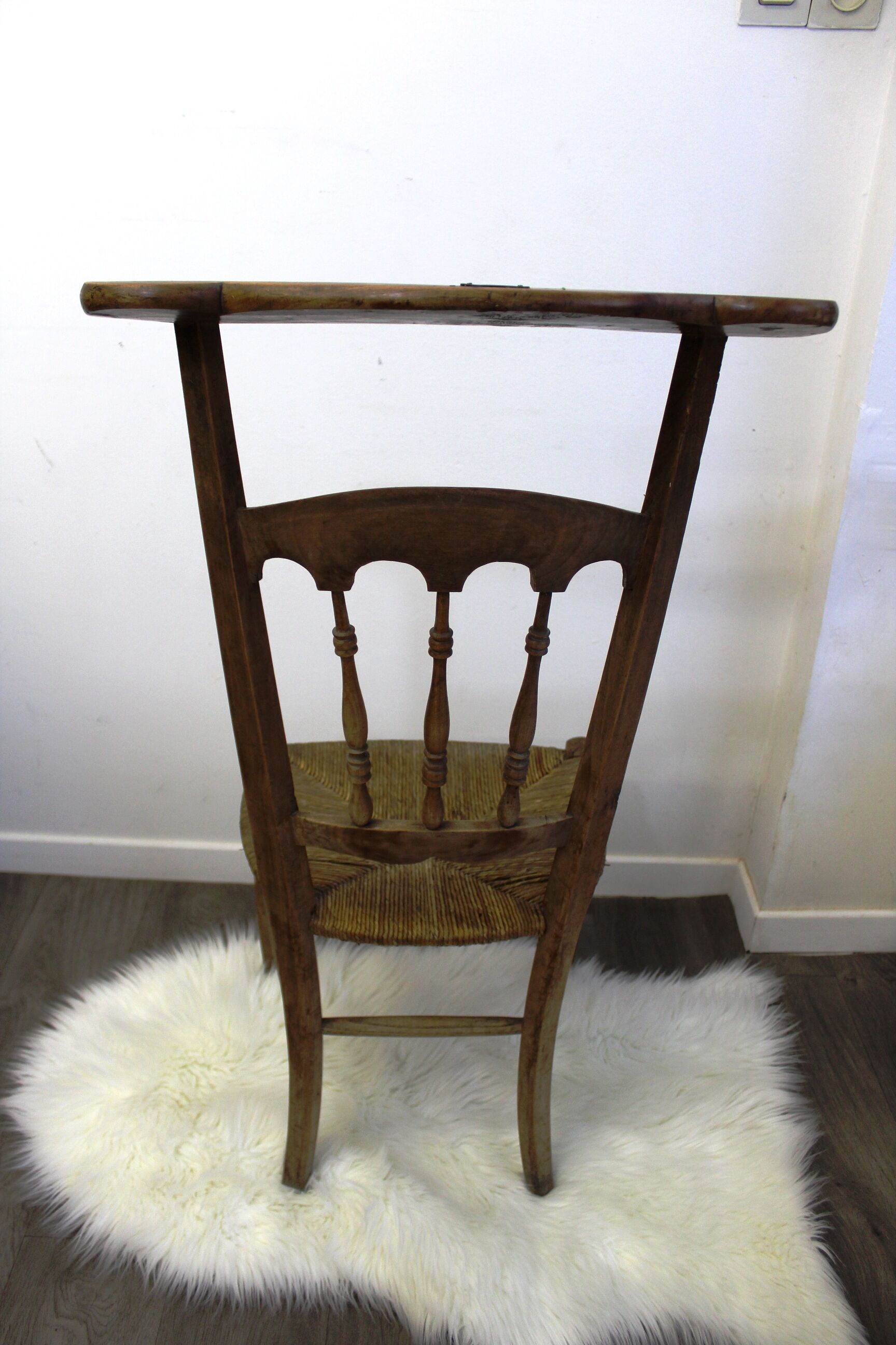Chair prays god engraved Madame Graux