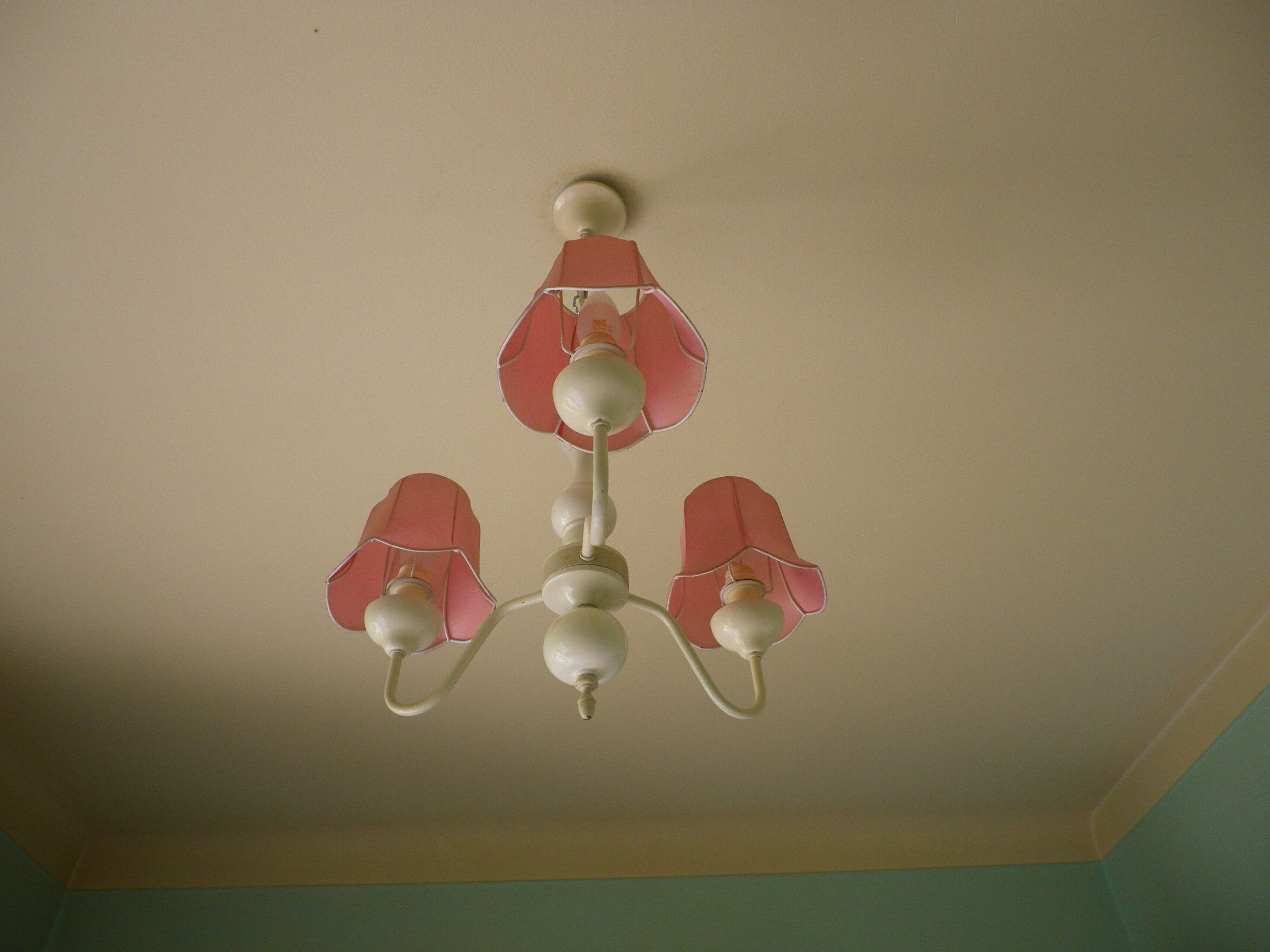 Lasuffed white metal suspension - 3 pink lampshades