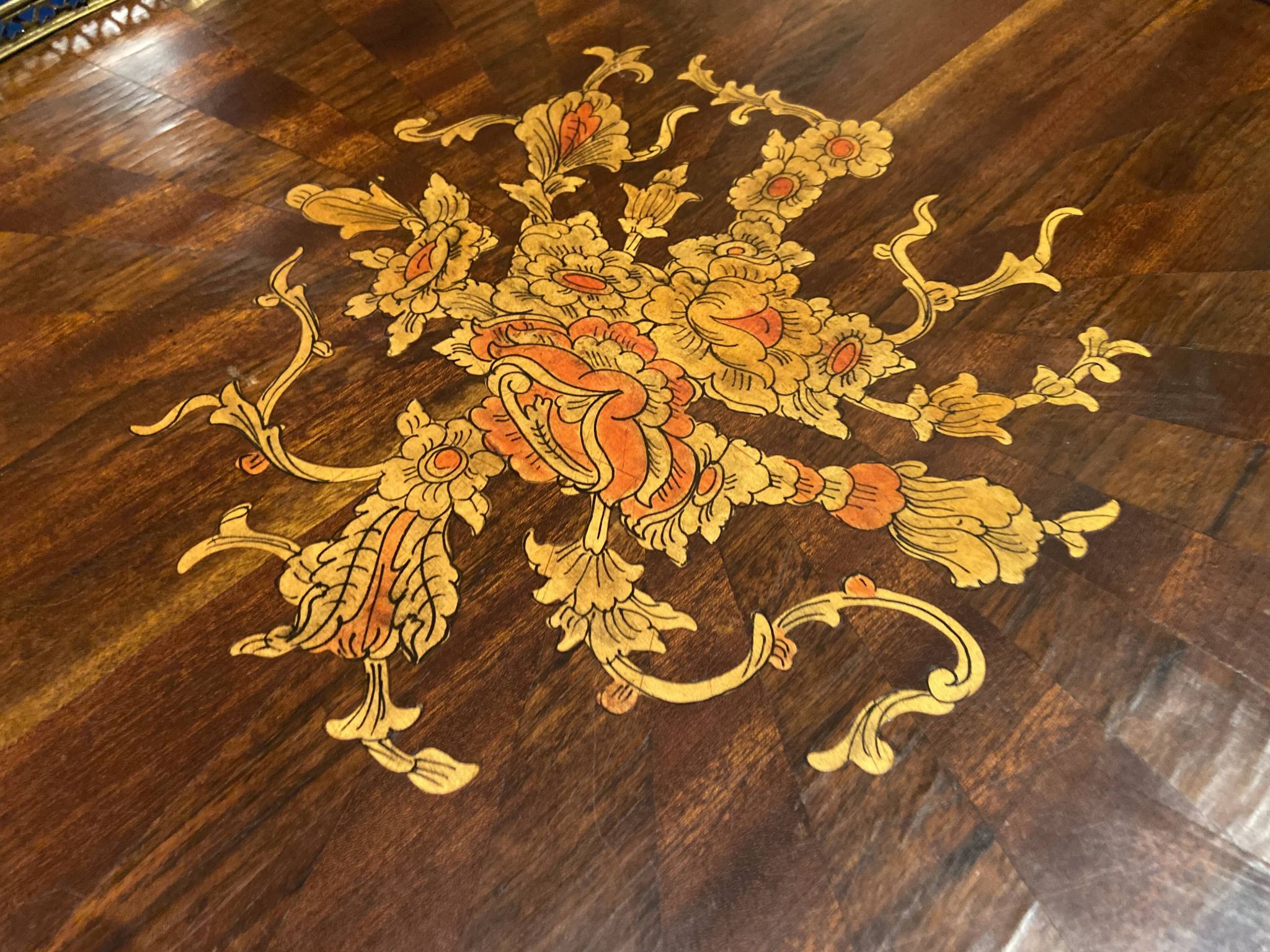 Bouillotte table pedestal table with marquetry decoration and bronze ornaments in the Louis style