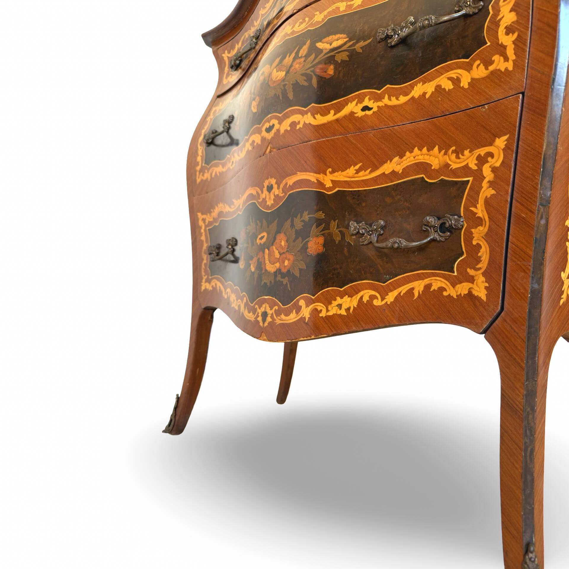 Wooden bedroom suite with inlays in mid-century Italian style, by Pacifici Prete, Rome.