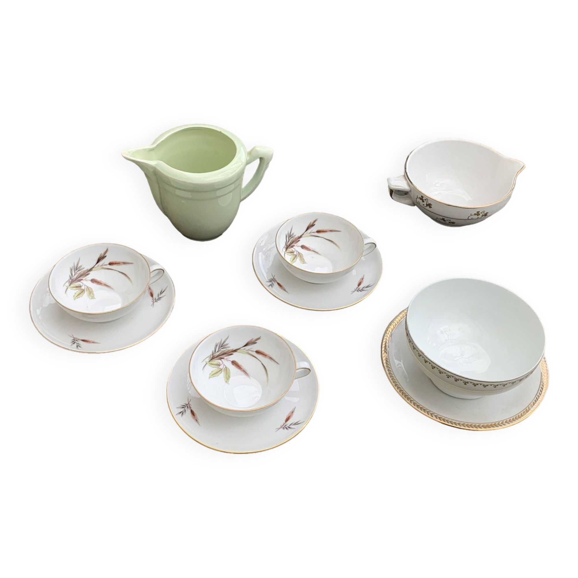 Coffee service, composed of 10 pieces, 3 cups and 3 saucers, a bowl, a saucer, vintage