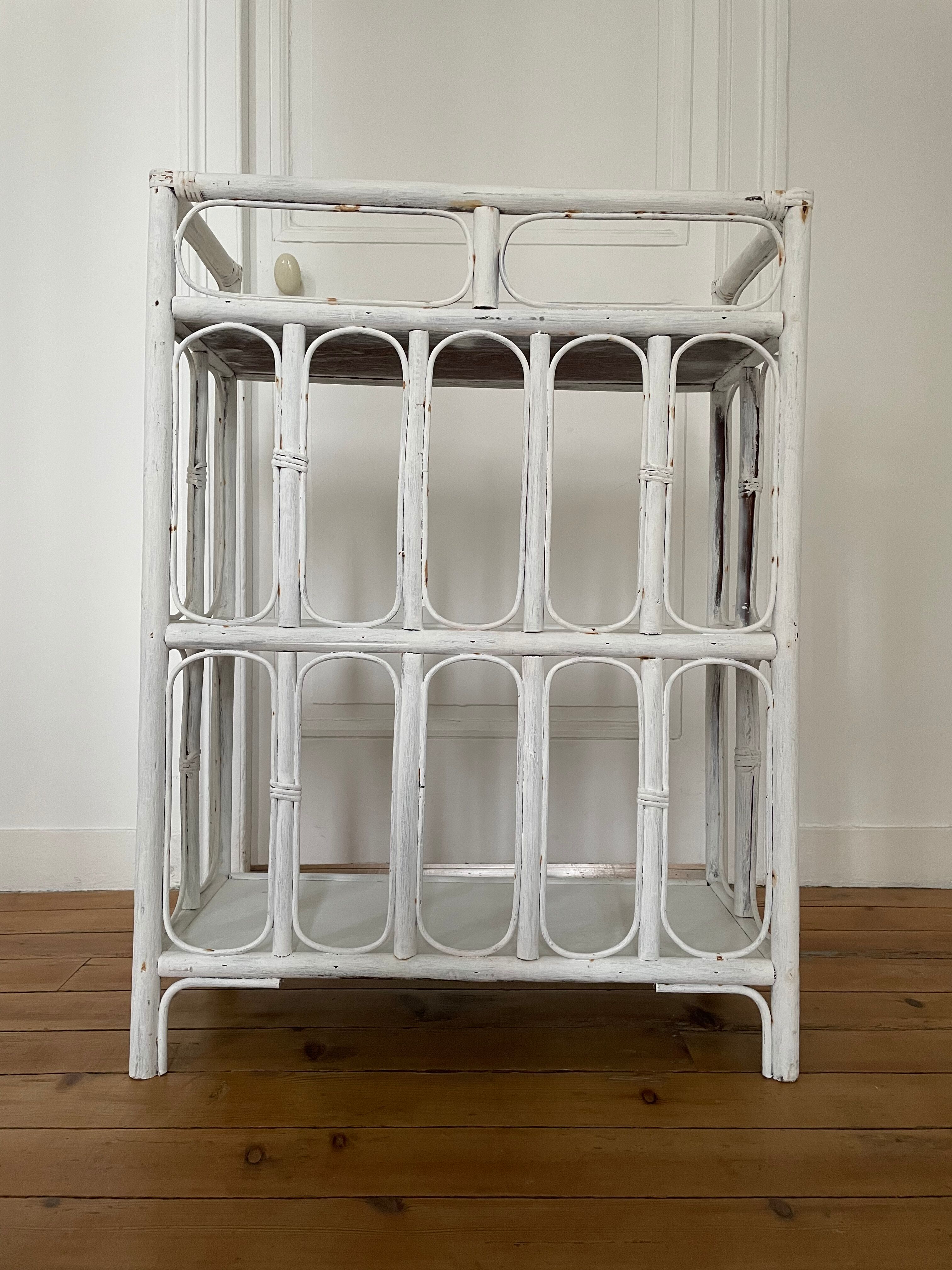 Bookcase vintage rattan standing shelf