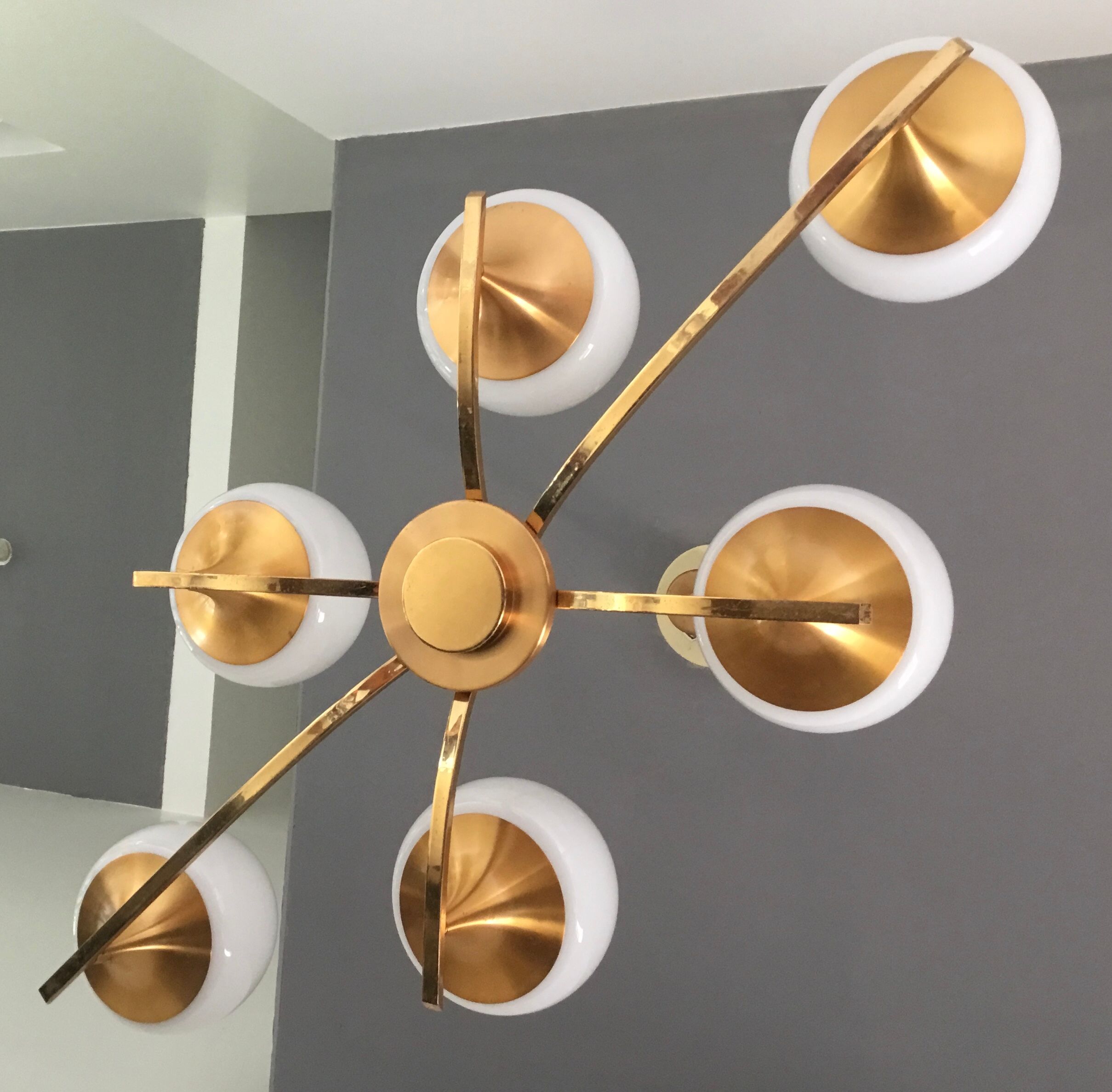 Large space-age chandelier with 6 lights - brass and opaline - design 1970