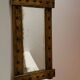 Miroir brutaliste à cadre martelé en cuivre et laiton