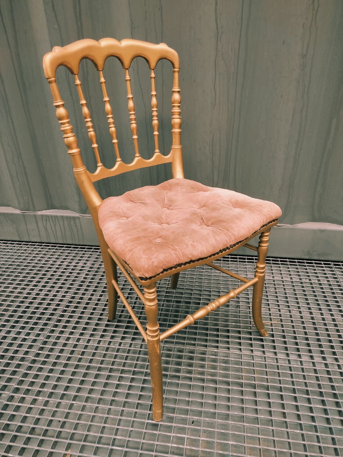 Chiavari chair in gilded wood