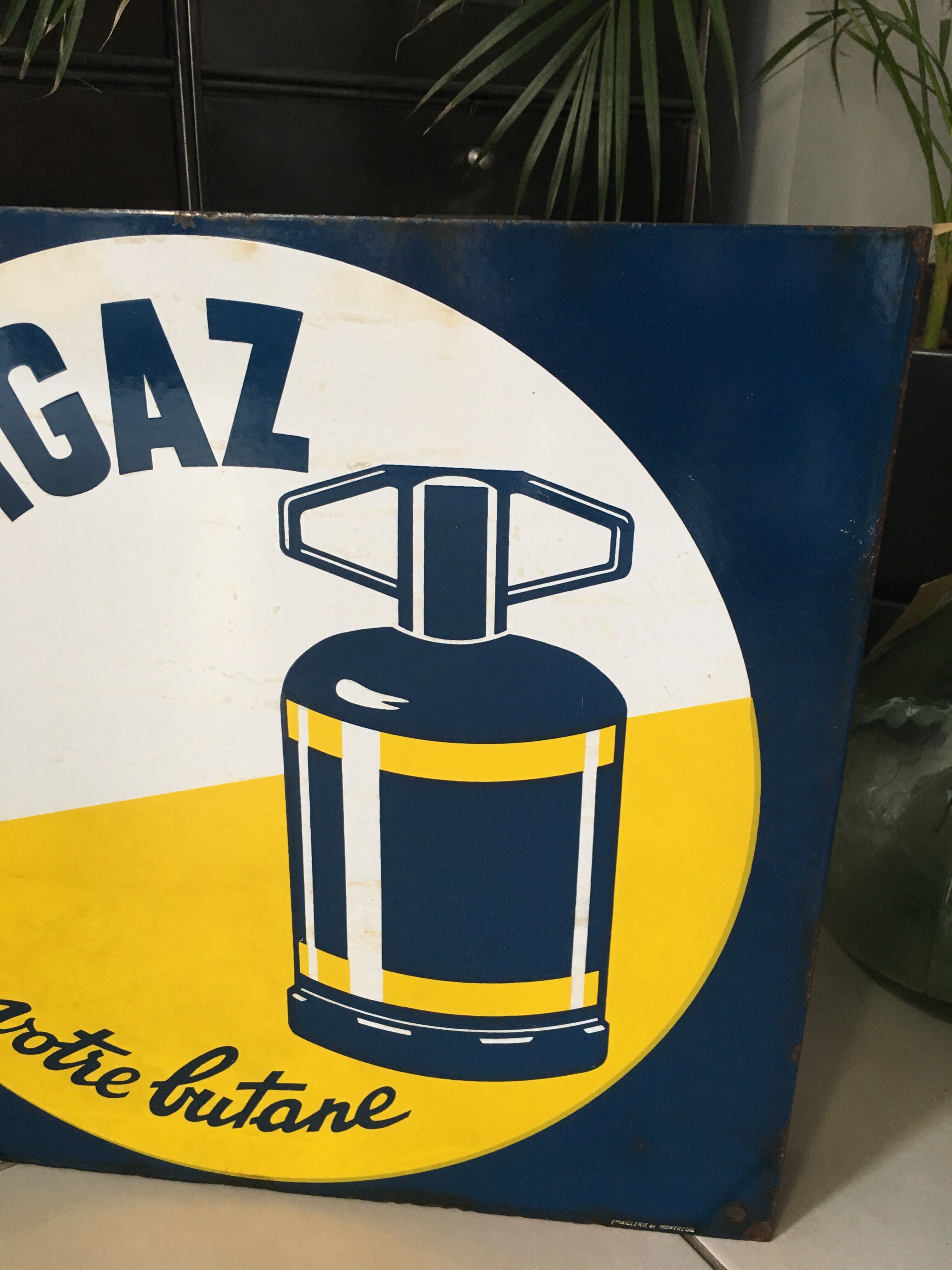 Raffigaz enameled plate