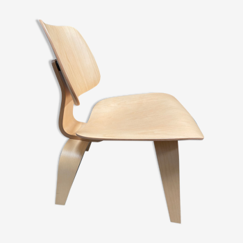 Plywood Group LCW armchair by Charles & Ray Eames natural ash 1945/1947