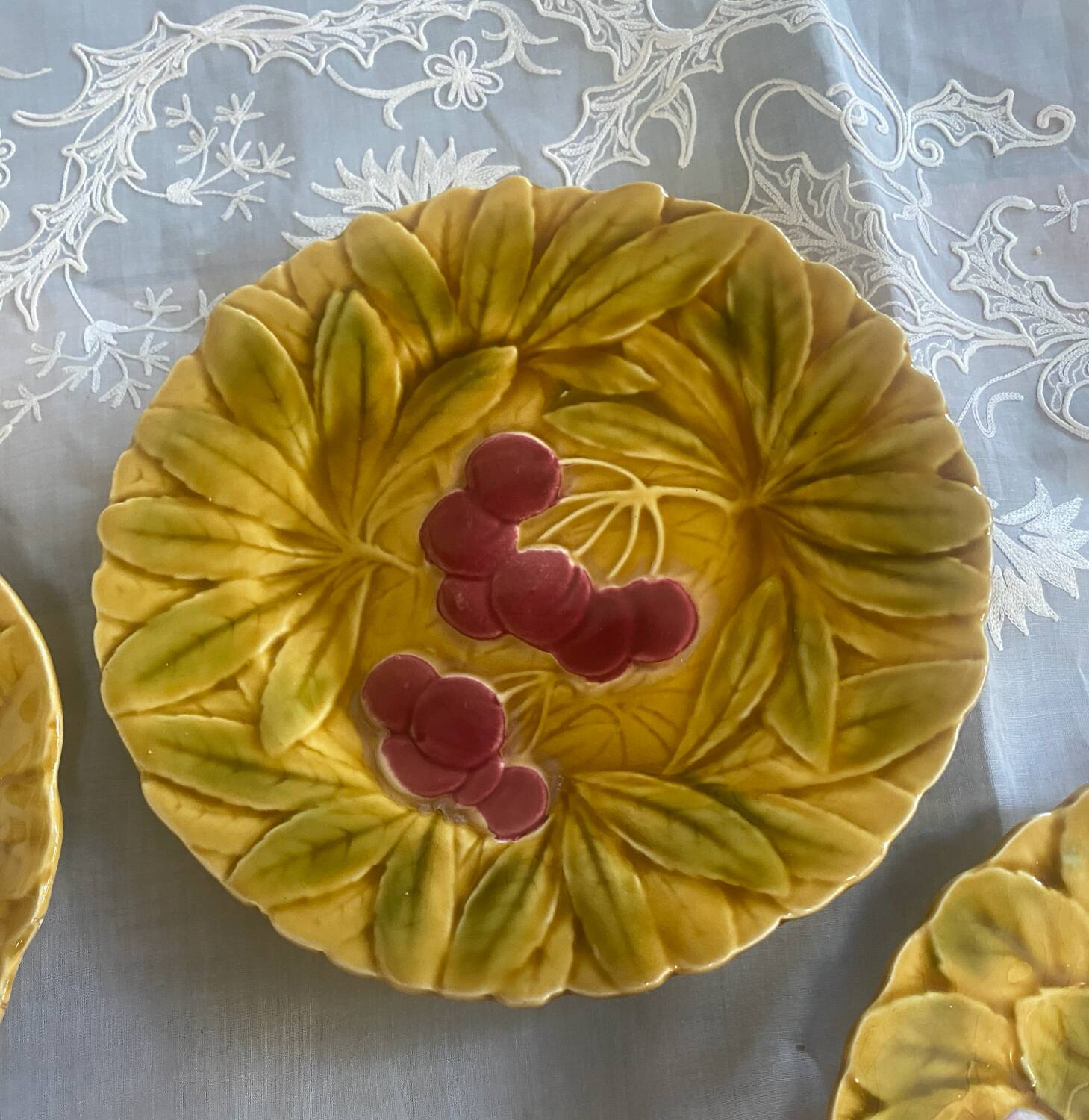 Set of 6 dessert plates in Sarreguemines majolica.