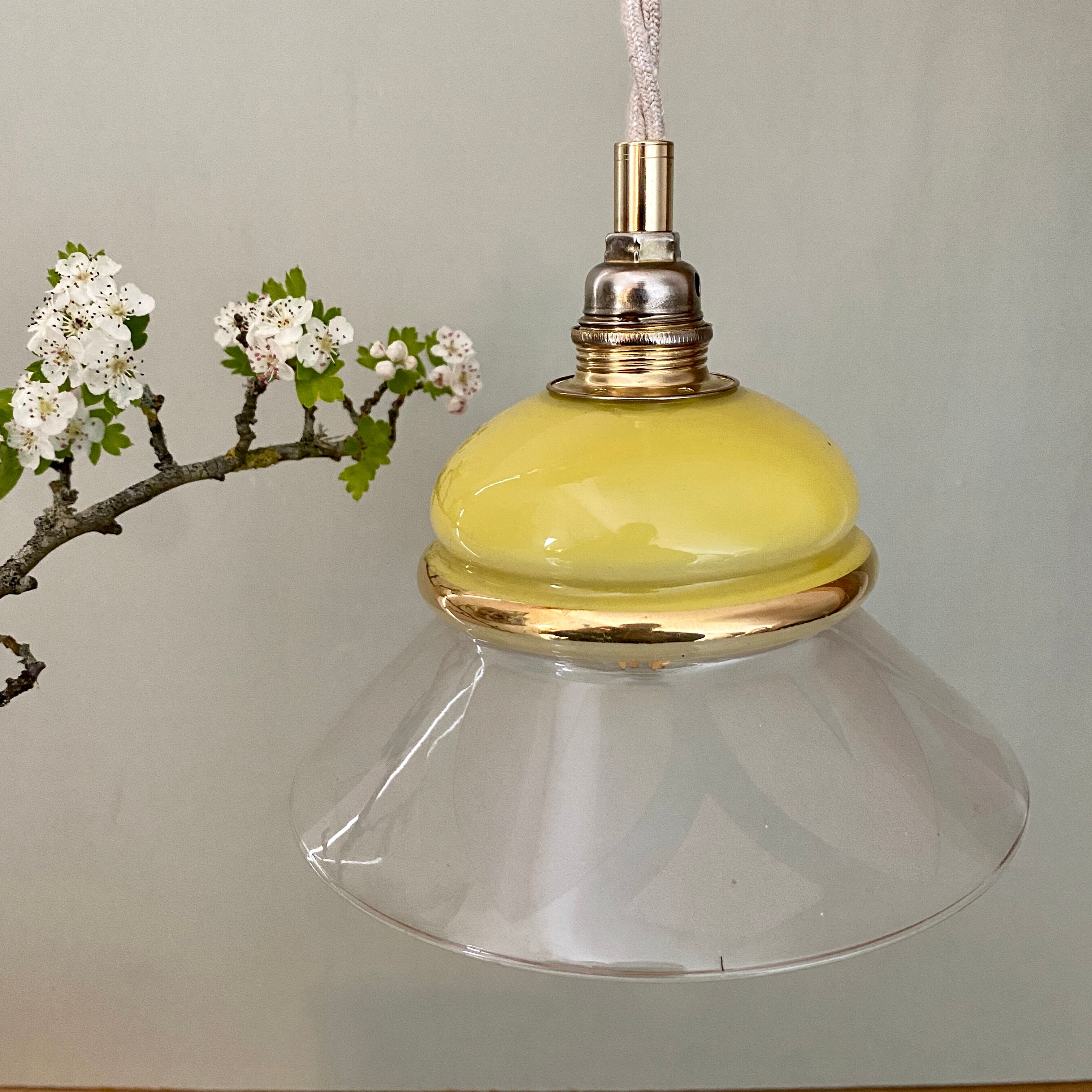Vintage lampshade ride in yellow and transparent glass