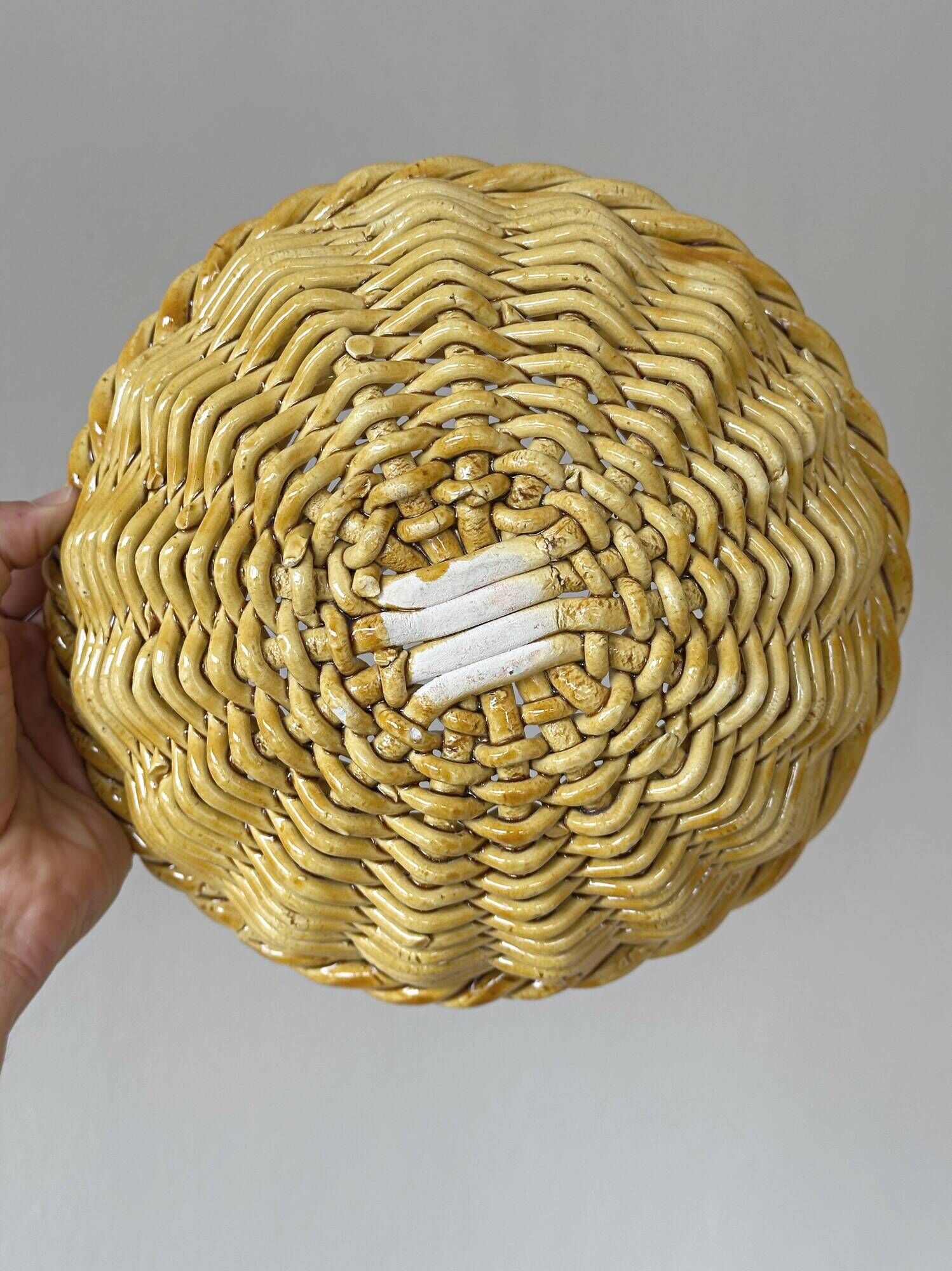 Yellow ceramic basket with wicker effect