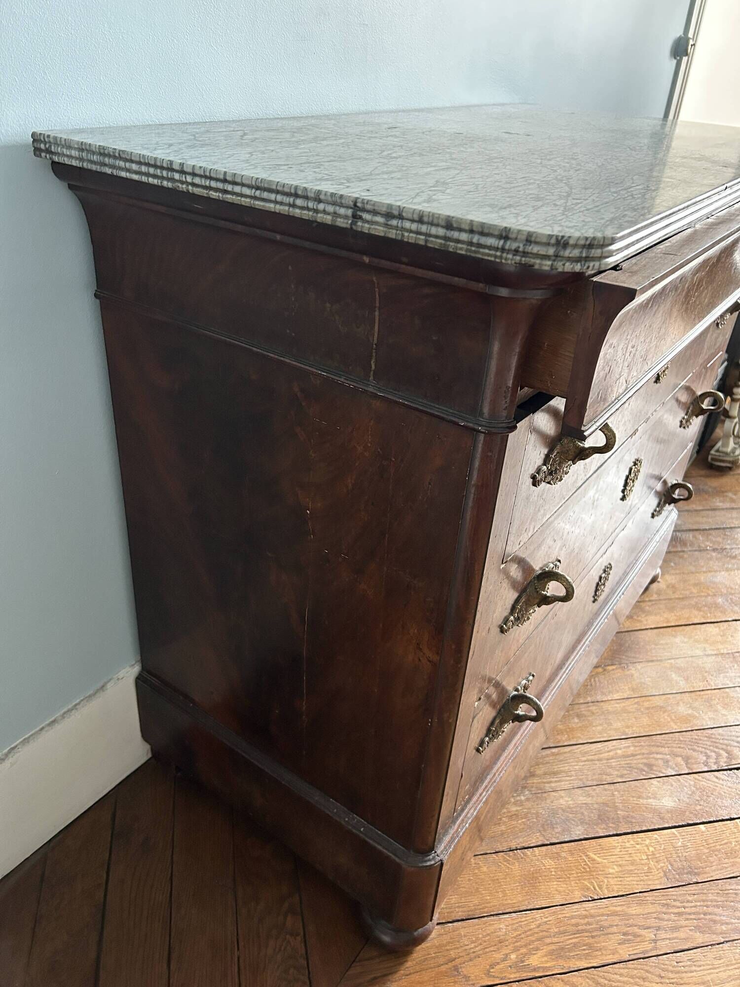 Louis-Philippe chest of drawers in mahogany, thick marble top – 19th century