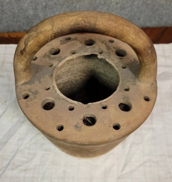 Ancienne poterie traditionnelle kabyle / Berbère en terre cuite